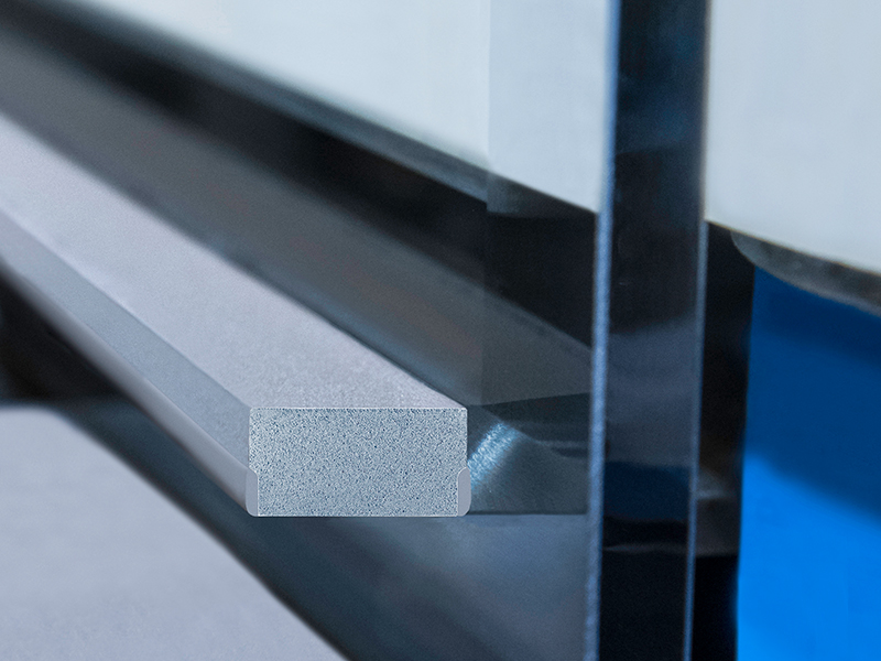 Die Farbe Grau erfreut sich in der Architektur wachsender Beliebtheit. Edgetech hat auch für diesen Trend den passenden Abstandhalter. Foto: © Edgetech