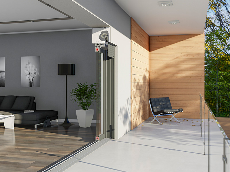 Die Fenster- und Rollladenlösungen sind über eine Smart-Home-App steuerbar. Foto: © Drutex S.A.