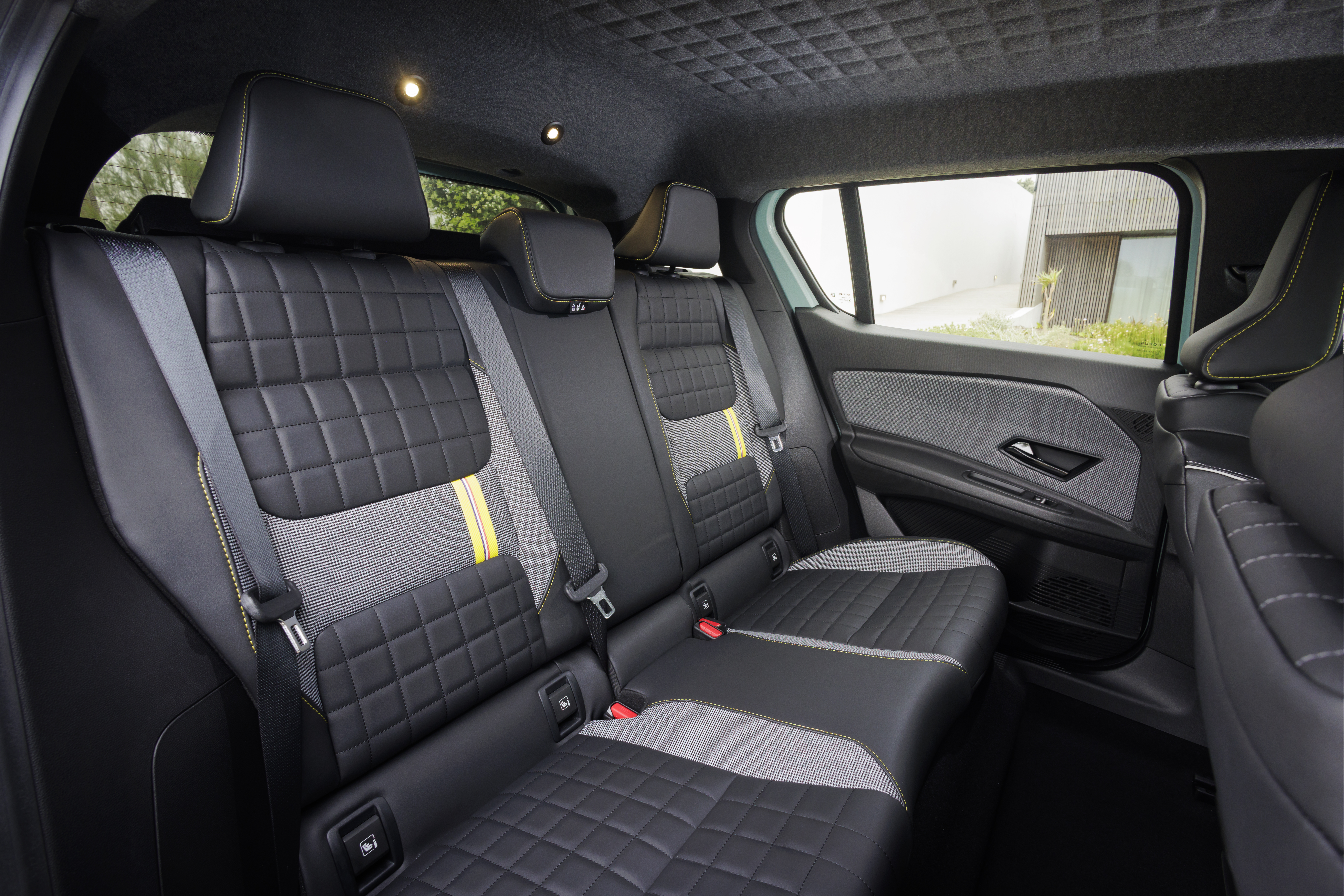 Hinten wird es für große Mitreisende eng. Foto: © Renault Hinten wird es für große Mitreisende eng. Foto: © Renault