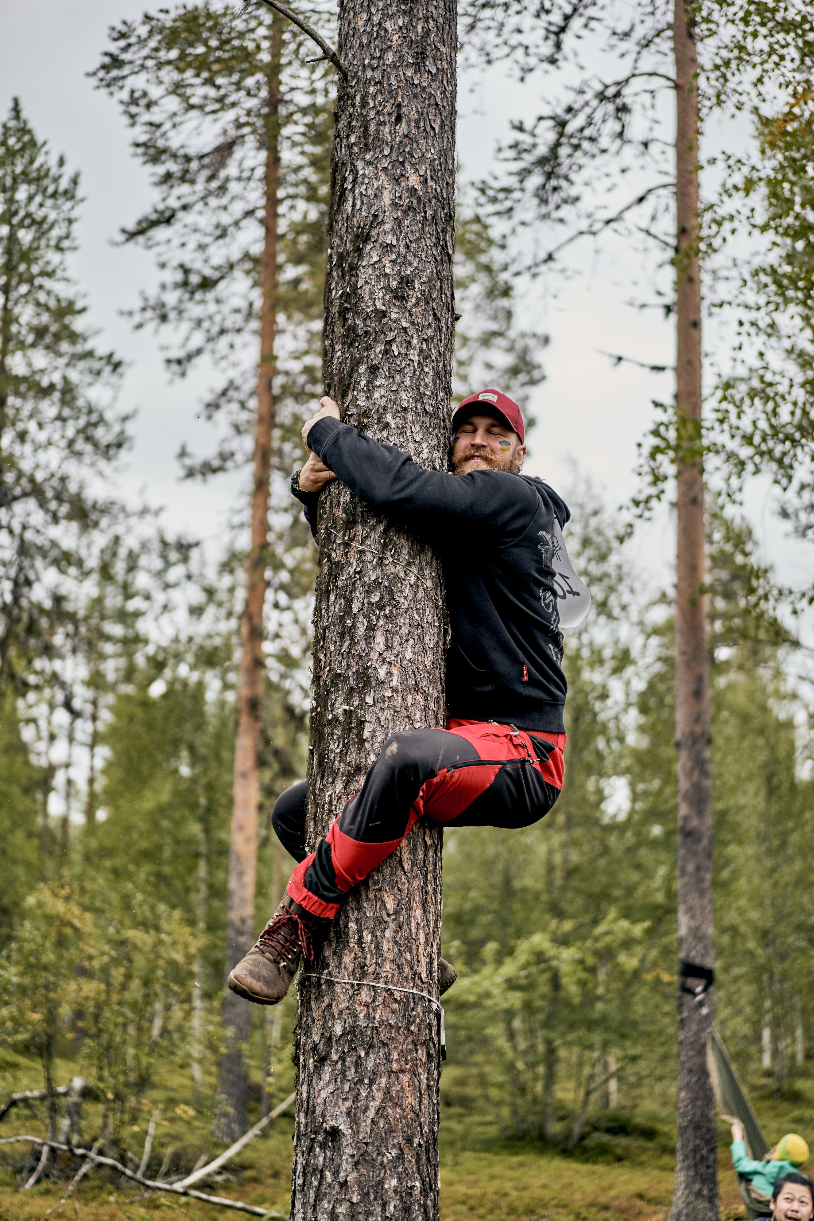 Lieblingsbaum finden, umarmen und ein Foto machen. Foto: © Eat Shoot Drive