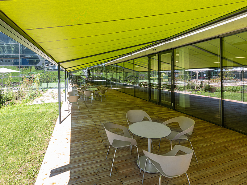 Das Unternehmen bietet gemeinsam mit qualifizierten Fachbetrieben vor Ort einen zuverlässigen Service an, um Projekte optimal umzusetzen. Foto: © Markilux