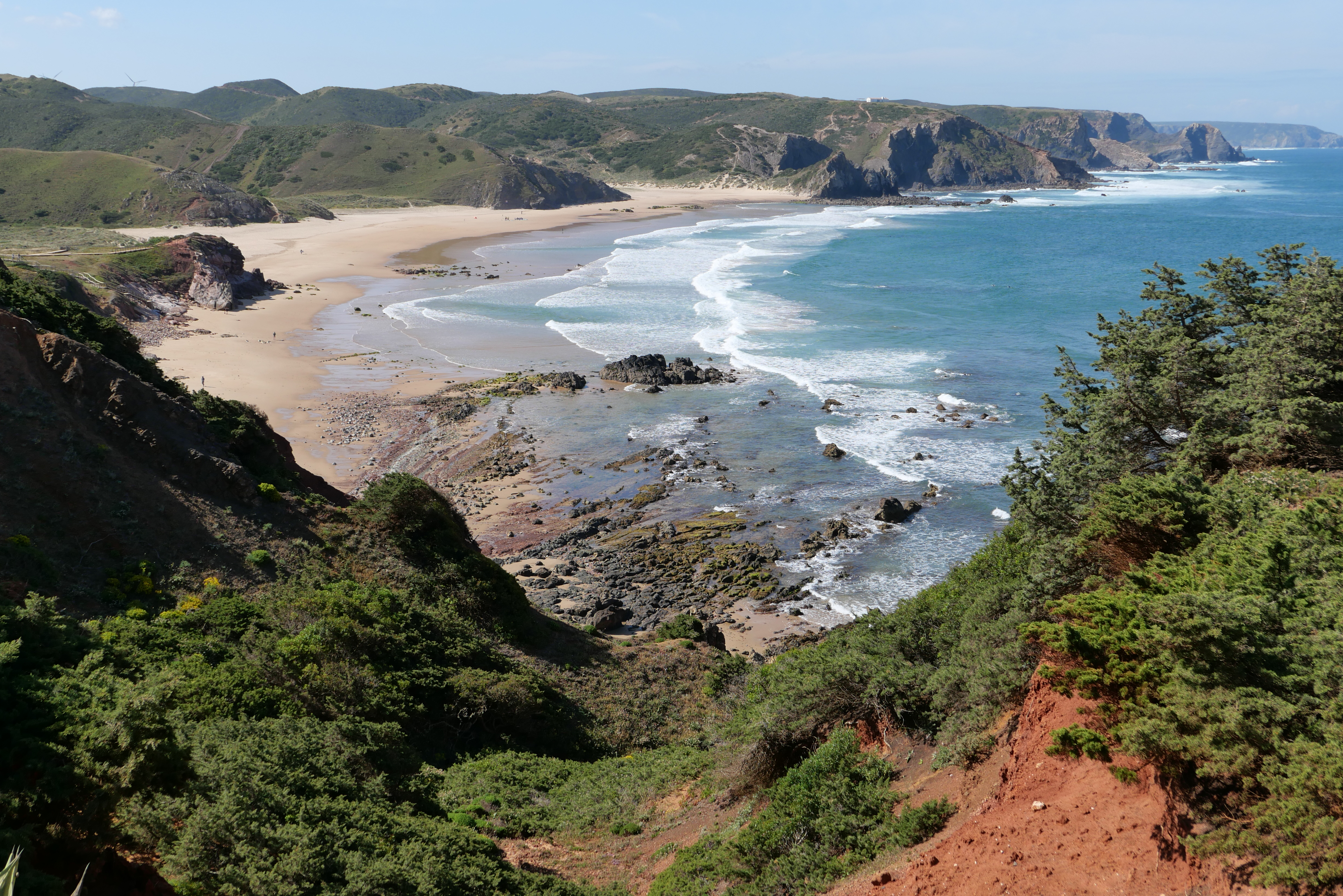 An der Westküste der Algarve, der Costa Vicentina, finden sich noch unberührte, wilde Strände. Foto: © Marion Schwarzmann