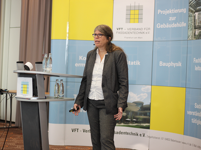 Dr.-Ing. Barbara Siebert referierte über aktuelle Entwicklungen in der Glasnormung. Foto: © FASSADE