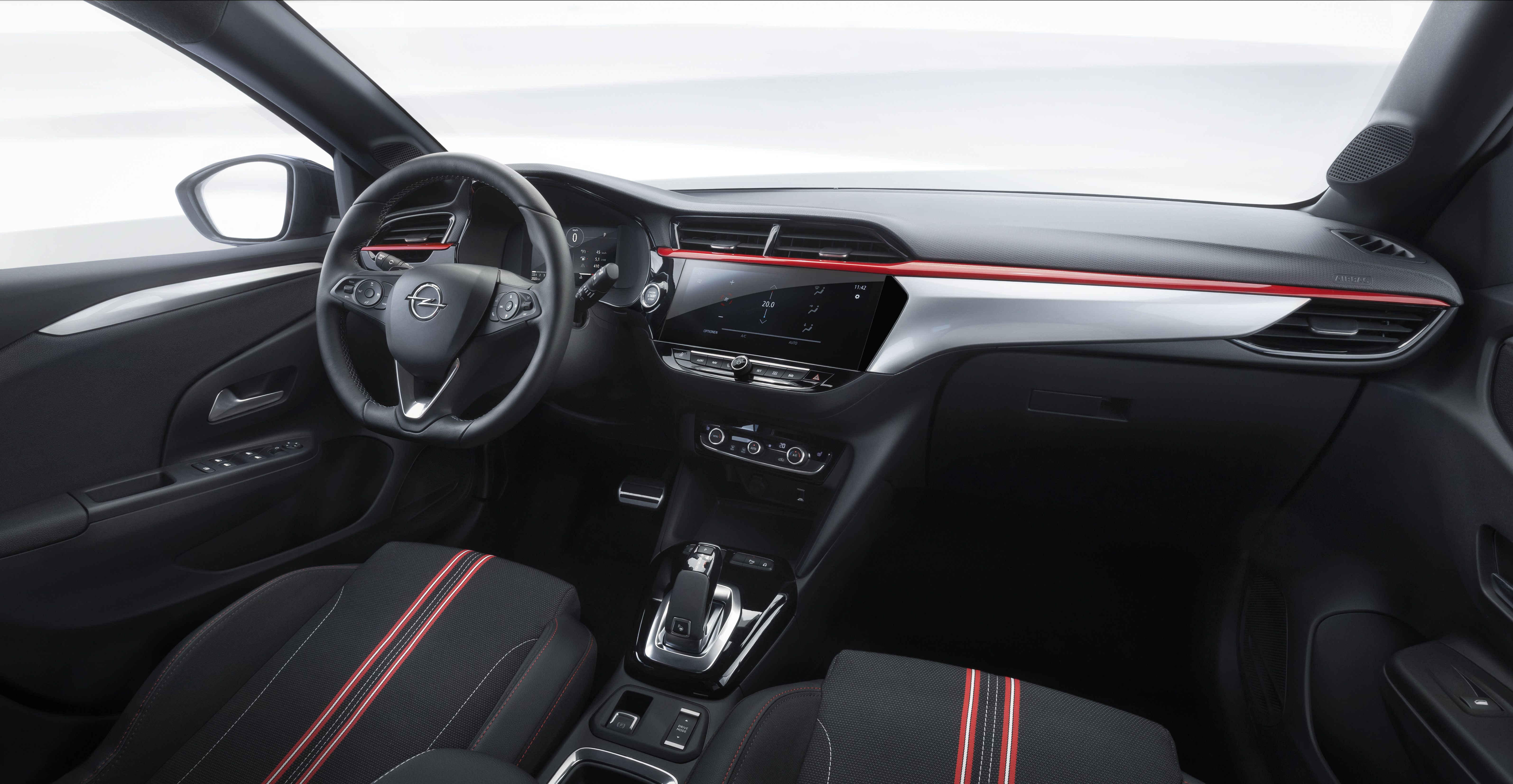 Das eigenständig gestaltete Cockpit lässt eine Verwandtschaft zum Peugeot 208 nur schwer erkennen. Foto: © Opel