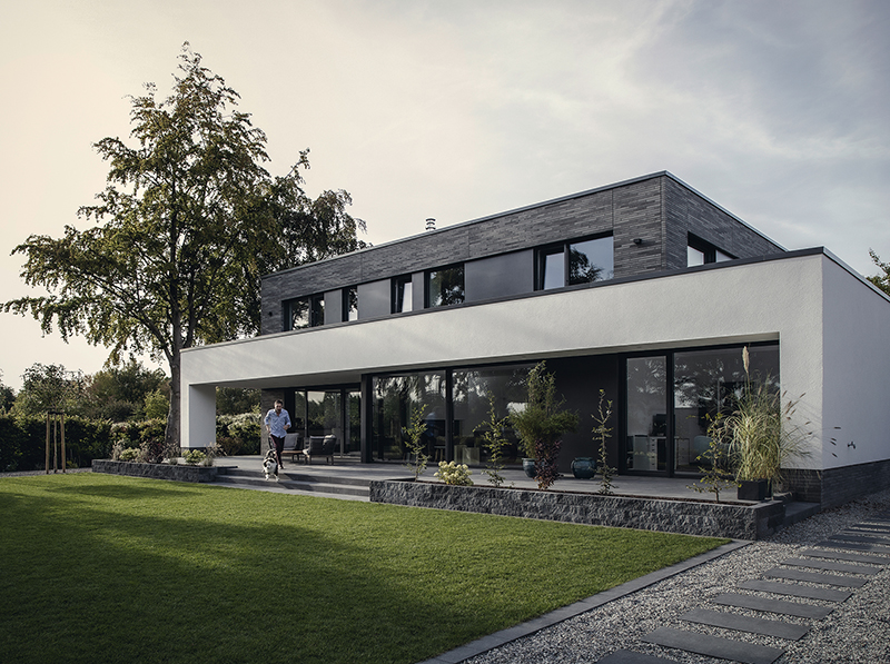 Das faserverstärkte Fenstersystem Geneo des Polymerspezialisten Rehau wurde vom Callwey Verlag als Produkt des Jahres 2019 in der Kategorie Fenster ausgezeichnet. Foto: © Rehau