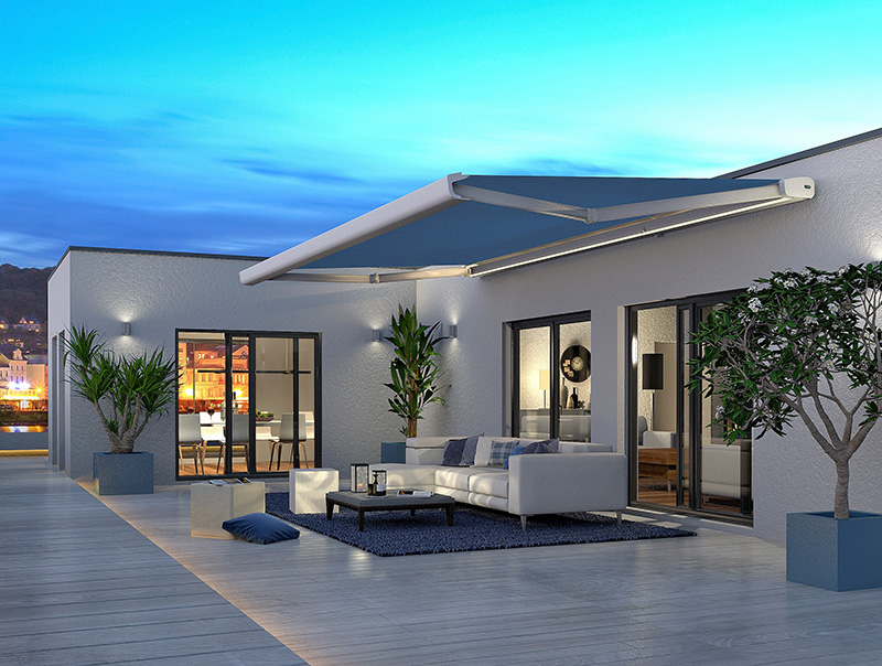 Die Kassettenmarkise ist ein echter Allrounder und überzeugt durch ihr zeitloses Design – auf Wunsch mit integrierter LED-Beleuchtung. Foto: © Erhardt