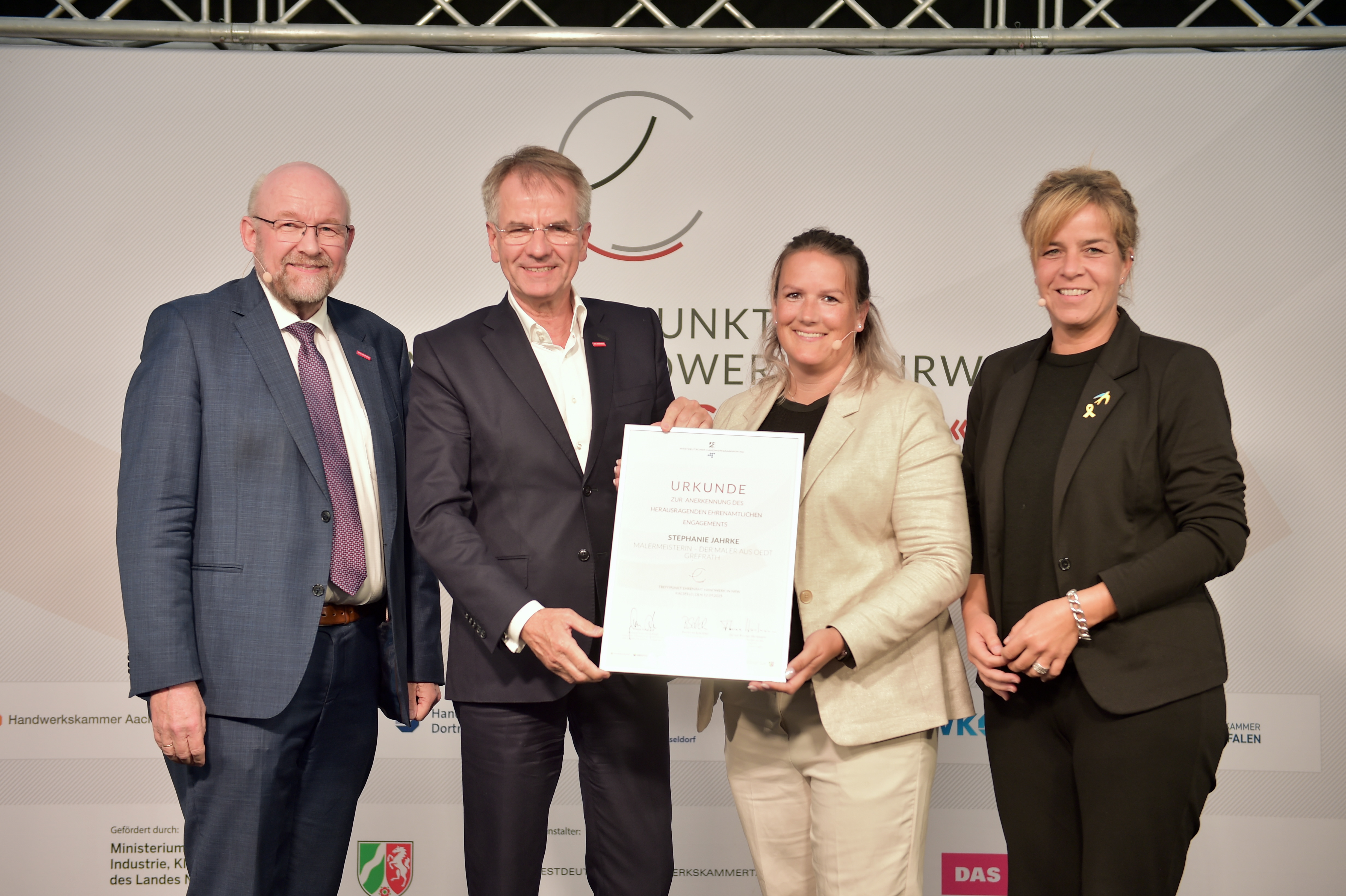 Berthold Schröder, Andreas Ehlert, Präsident der Handwerkskammer Düsseldorf; Stephanie Jahrke und Mona Neubaur (v. l.) Foto: © RG / WHKT