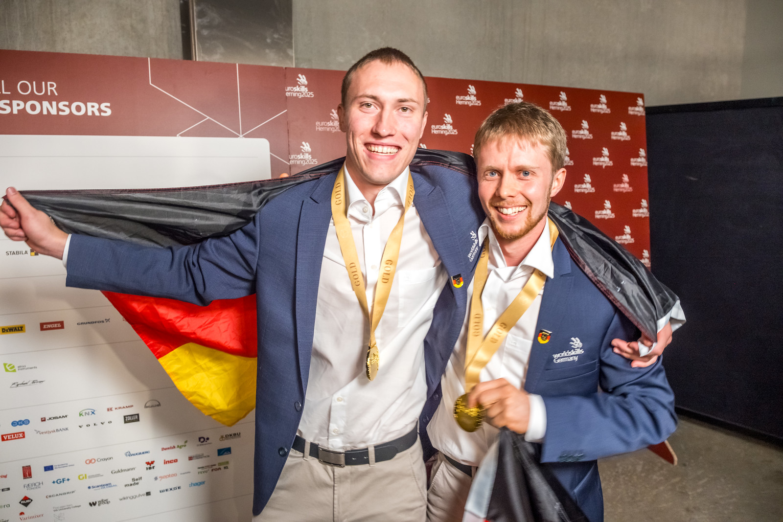 Maximaler Erfolg für das deutsche Tischlerhandwerk: Bauschreiner Lutz König (links) und Möbelschreiner Moritz Wagner wurden Europameister. Foto: © WorldSkills Germany/Christian Grube