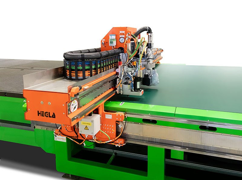 Für maximale Präzision, Laufruhe und Fahrgenauigkeit sind die Dünnglas-Schneidtische von Hegla mit elektromagnetischen Linearantrieben ausgestattet. Foto: © Hegla