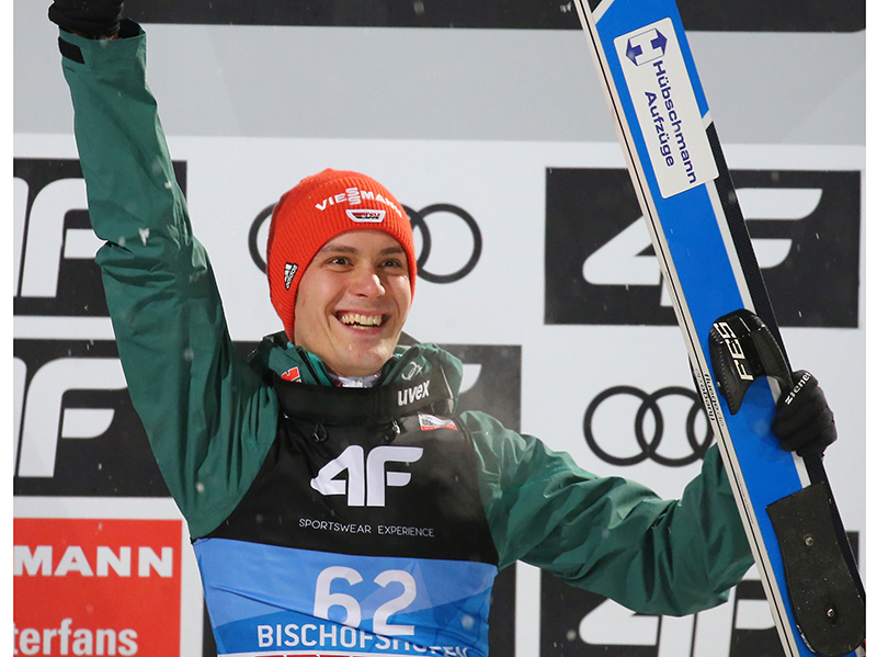 Der Skispringer Stephan Leyhe dankte in seinen Grußworten der Firma Hübschmann für die jahrelange Unterstützung bei der Entwicklung seiner sportlichen Karriere. Foto: © Ronald Brandl