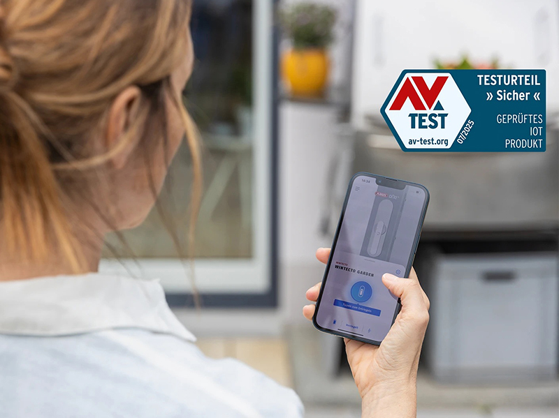 Sicherheit ist das Fundament aller Abus Produkte. Dies gilt gleichermaßen für analoge wie digitale Lösungen, auch die Abus One Systemwelt zählt dazu. Sechs Produkte aus dem Abus One-System wurden jüngst durch das Prüfinstitut für IT-Sicherheit AV-Test re-zertifiziert. Das Institut erneuert damit den Status Geprüftes IoT-Produkt und vergibt wieder das Testurteil Sicher. Foto: © ABUS