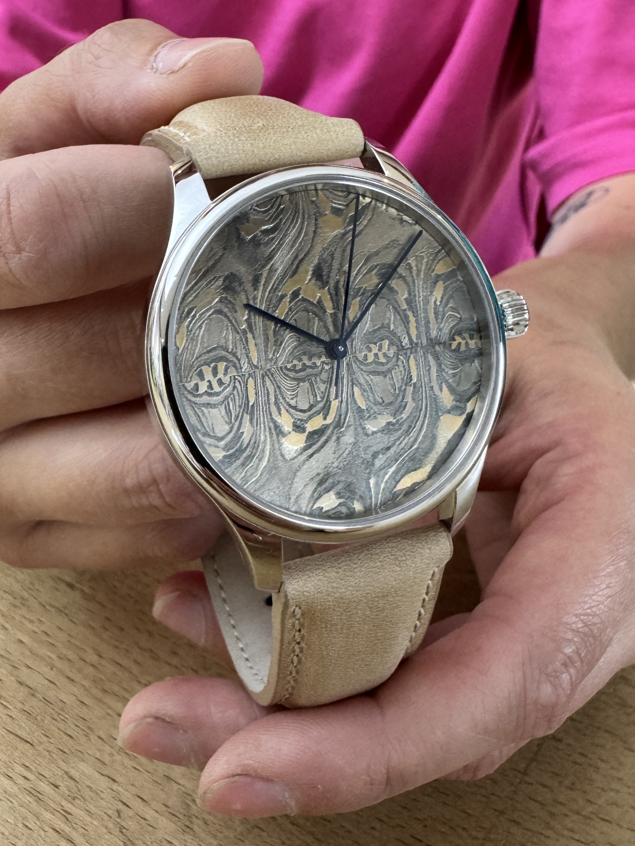 Exklusiv: Eine Uhr mit Ziffernblatt à la Mokume Gane von Markus Eckardt. Foto: © Verena S. Ulbrich/DHB