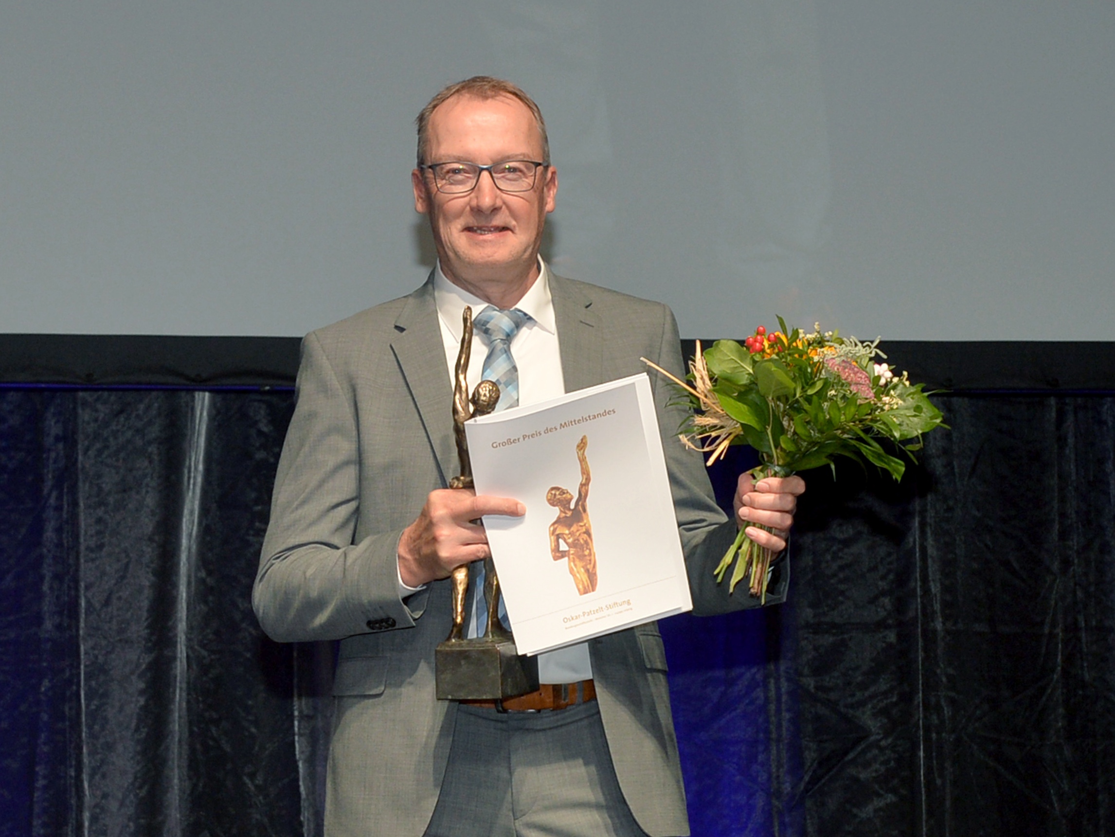 Stephan Bannierink, Leiter Beschaffungslogistik von Jüke Systemtechnik, konnte sich über die Auszeichnung mit dem Großen Preis des Mittelstandes freuen. Foto: © Susanne Kurz