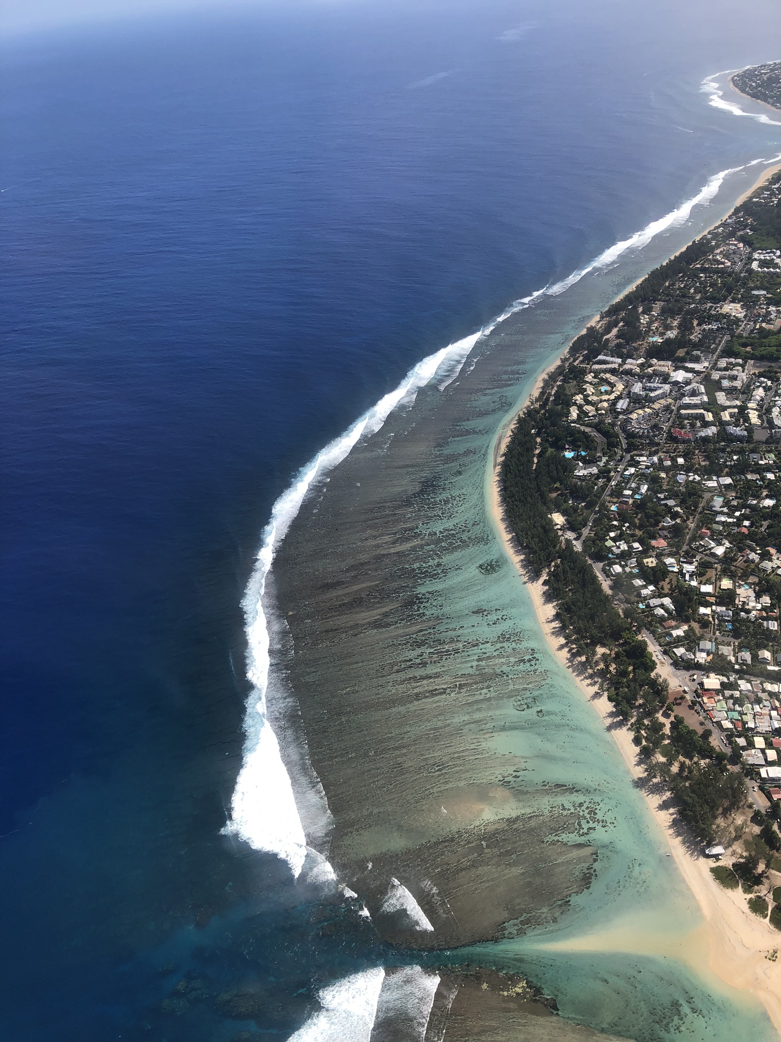 Vom Helikopter aus breitet die sich die Natursch&ouml;nheit der Insel La Reunion in der ganzen F&uuml;lle aus. Foto: © Larissa Metke