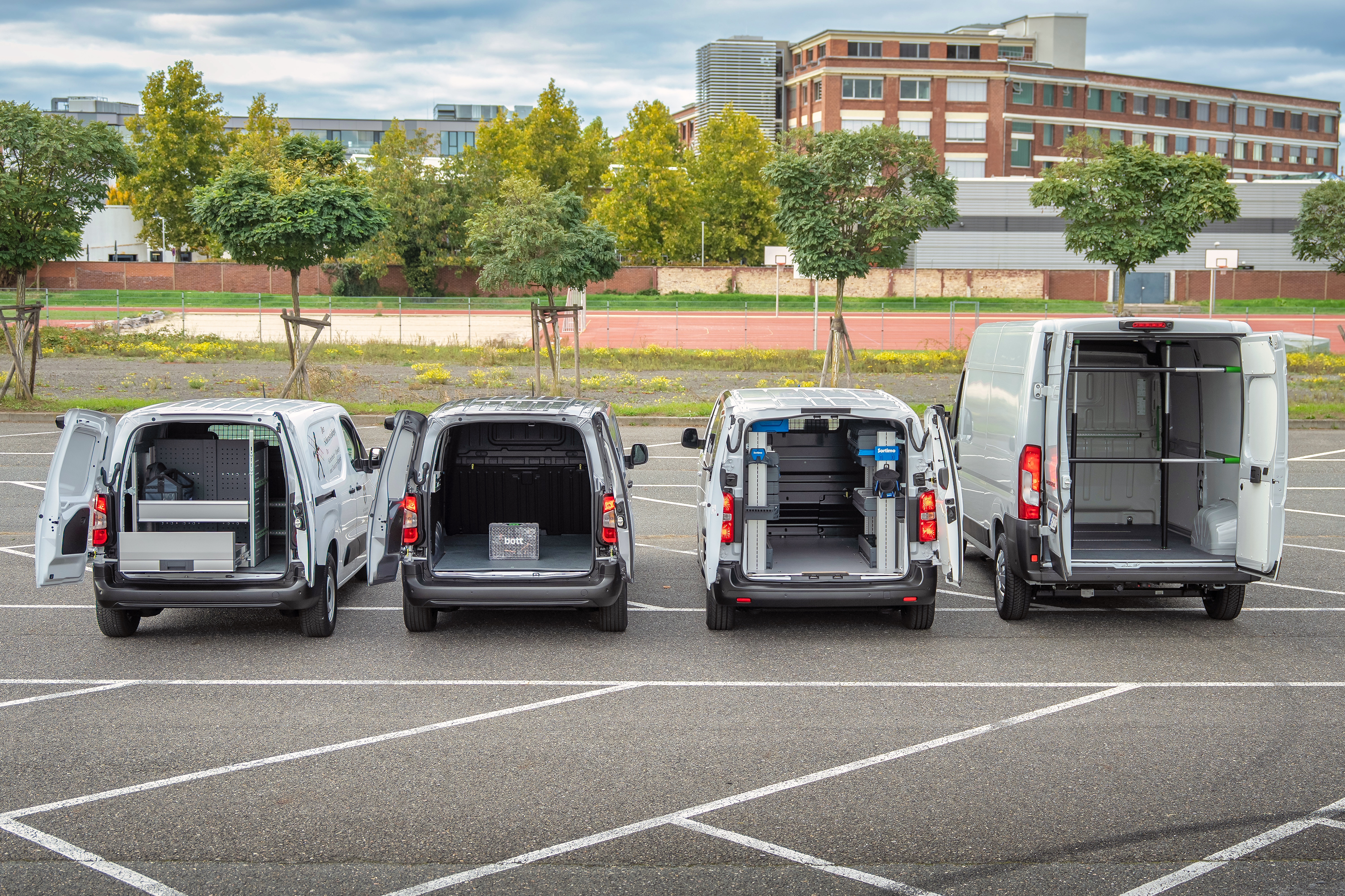 Lösungen zur Fahrzeugeinrichtung und Ladungssicherung von Bott und Sortimo Foto: © Stellantis/Dani Heyne