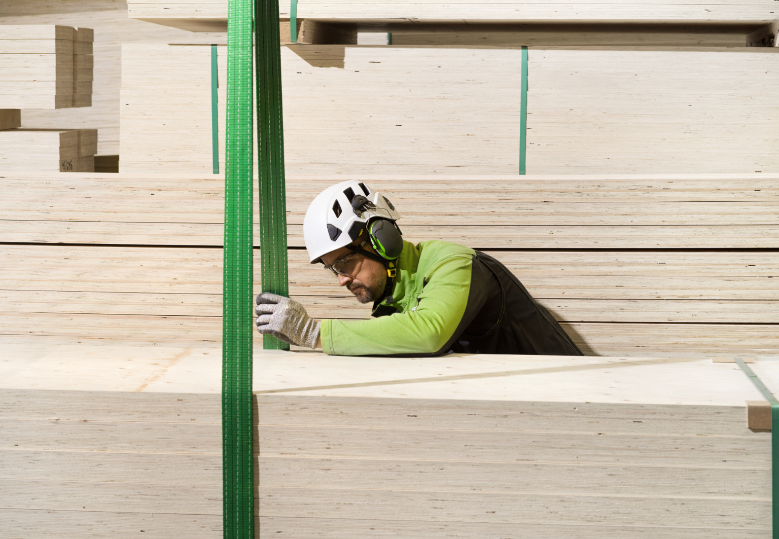 Das im finnischen Äänekoski produzierte Furnierschichtholz Kerto LVL trägt zur Weiterentwicklung der europäischen Bauwirtschaft bei. Foto: © Metsä Wood/Lina Jelanski