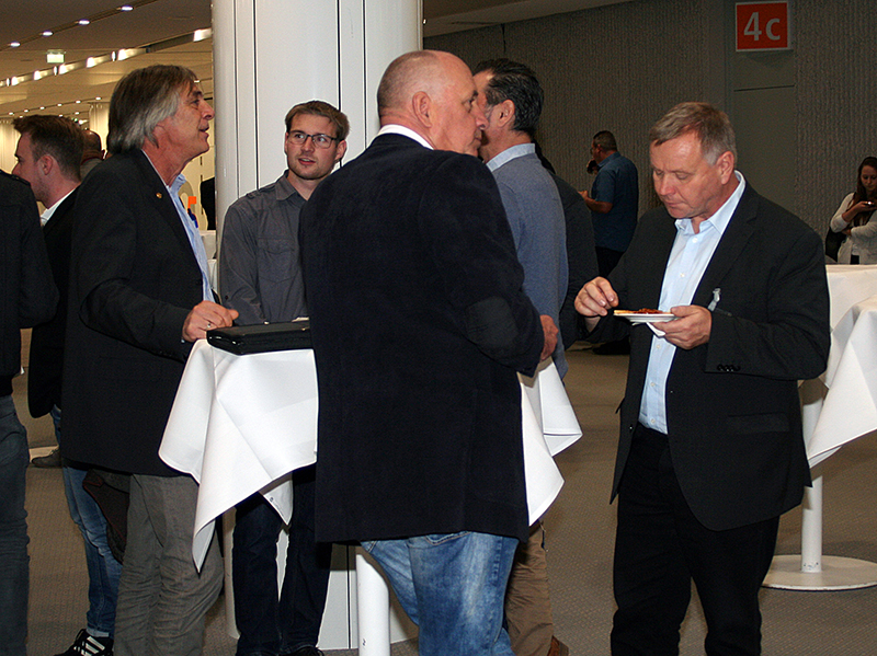 Die Pausen wurden für das Networking genutzt. Foto: © Vössing
