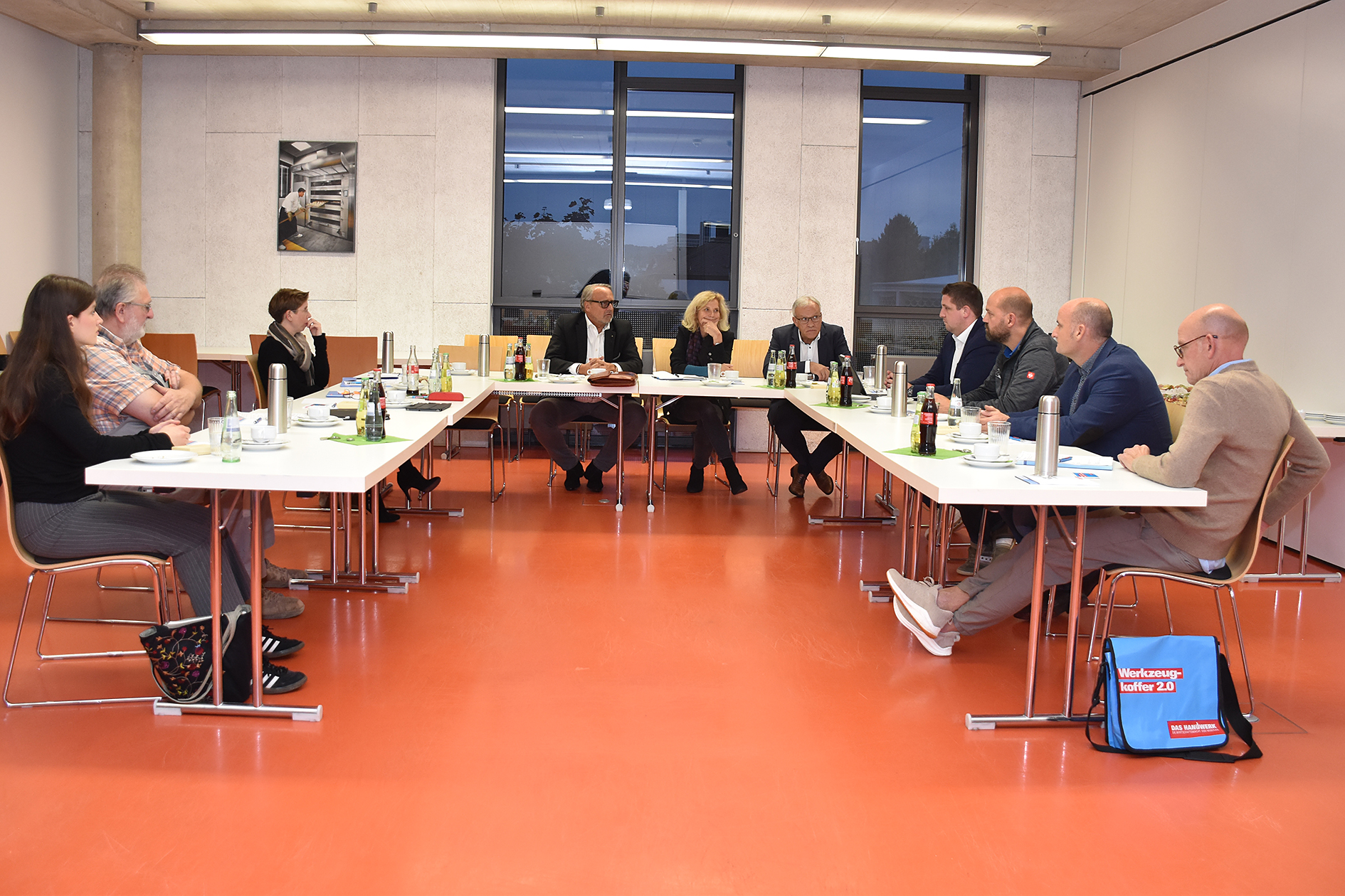 Fünf selbstständige Handwerksmeister aus der Region Koblenz nutzten die Möglichkeit für einen handwerkspolitischen Austausch mit der Landtagsabgeordneten Dr. Anna Köbberling, in der Bildmitte mit HwK-Präsident Kurt Krautscheid (rechts) und HwK-Hauptgeschäftsführer Ralf Hellrich (links). Foto: © HwK Koblenz