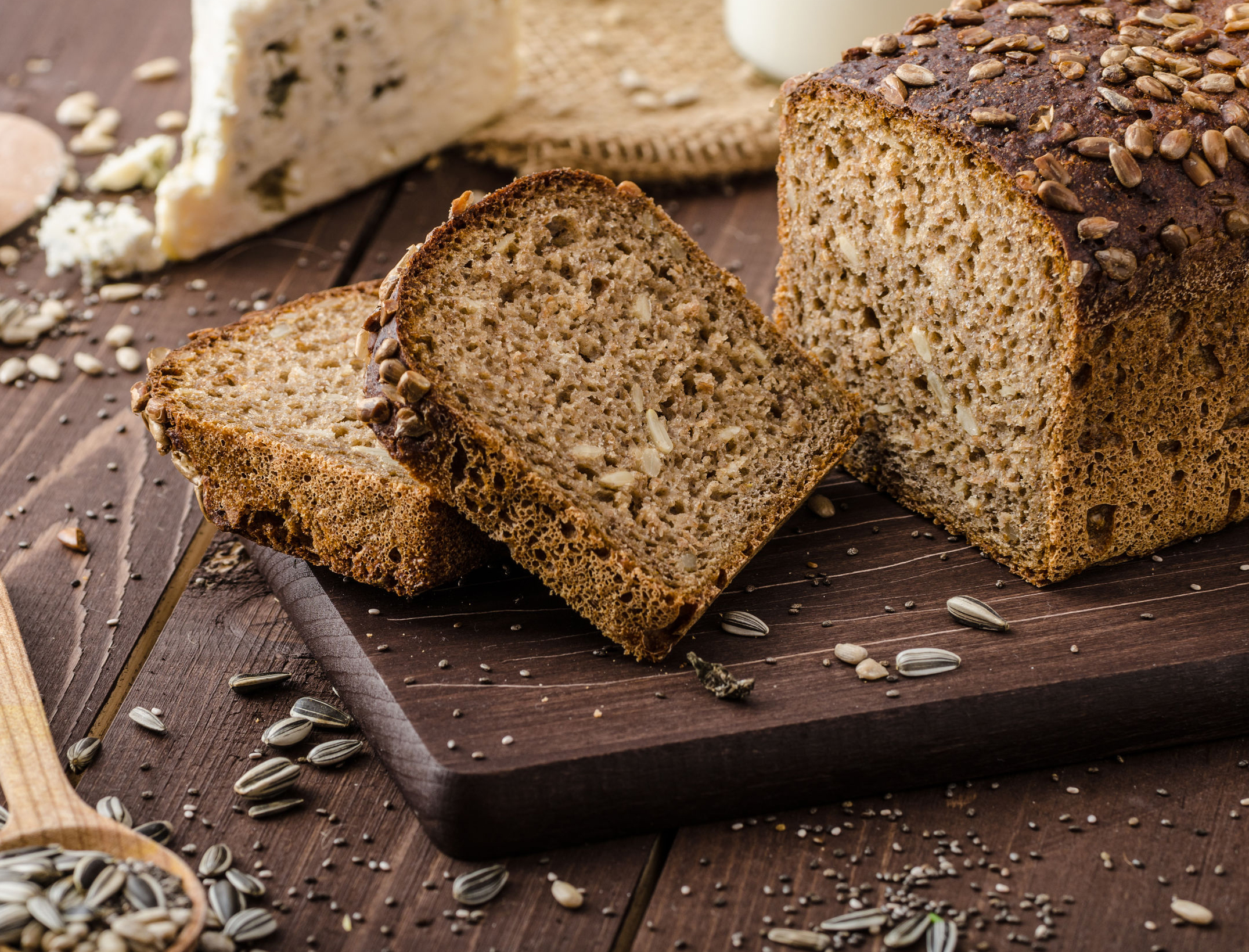 Lecker mit Butter, Käse, Schinken oder einfach nur so: Roggen-Vollkornbrot. Foto: © Petr Štěpánek/123RF.com
