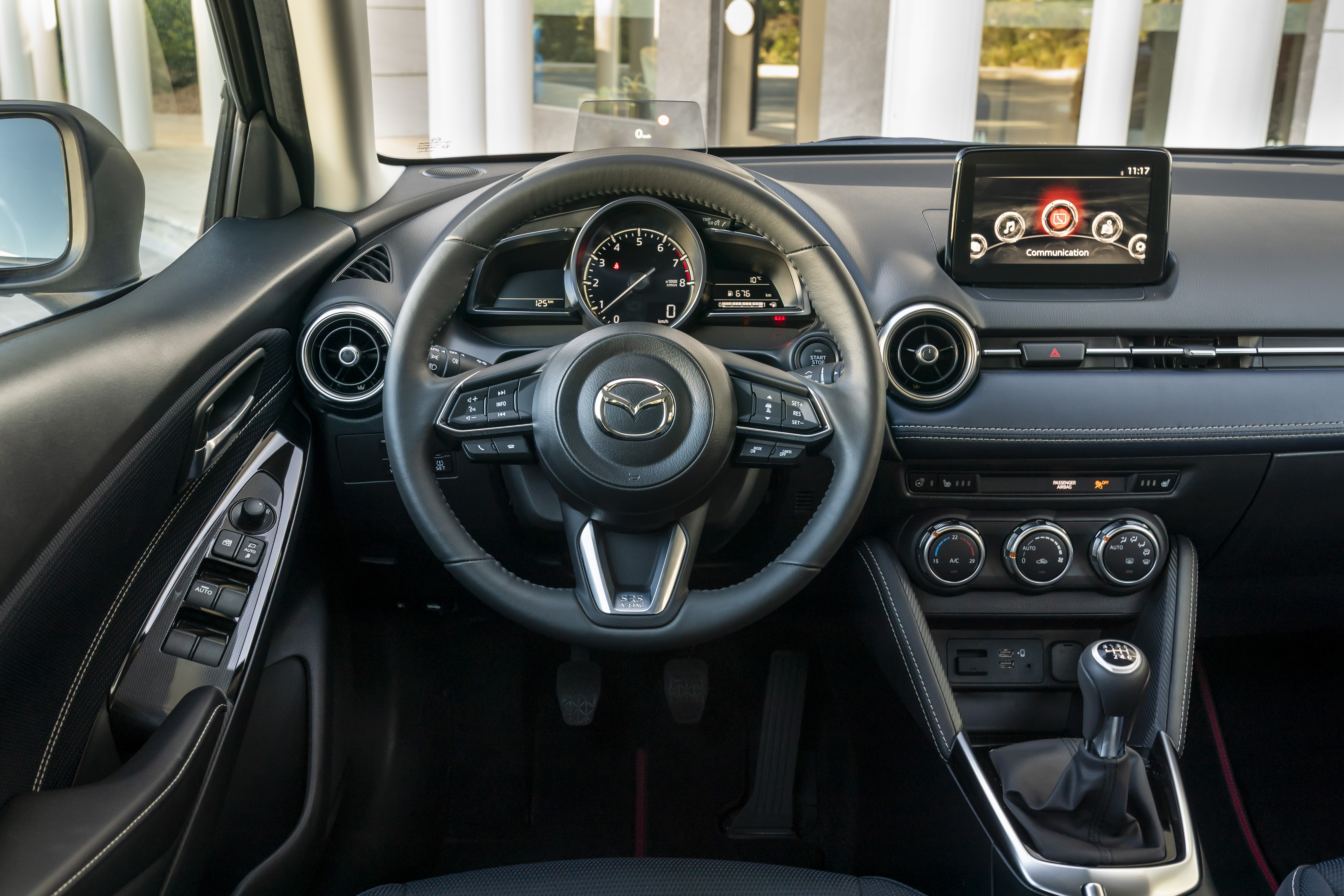 Schick und stylish: das Interieur des Mazda2. Foto: © Mazda
