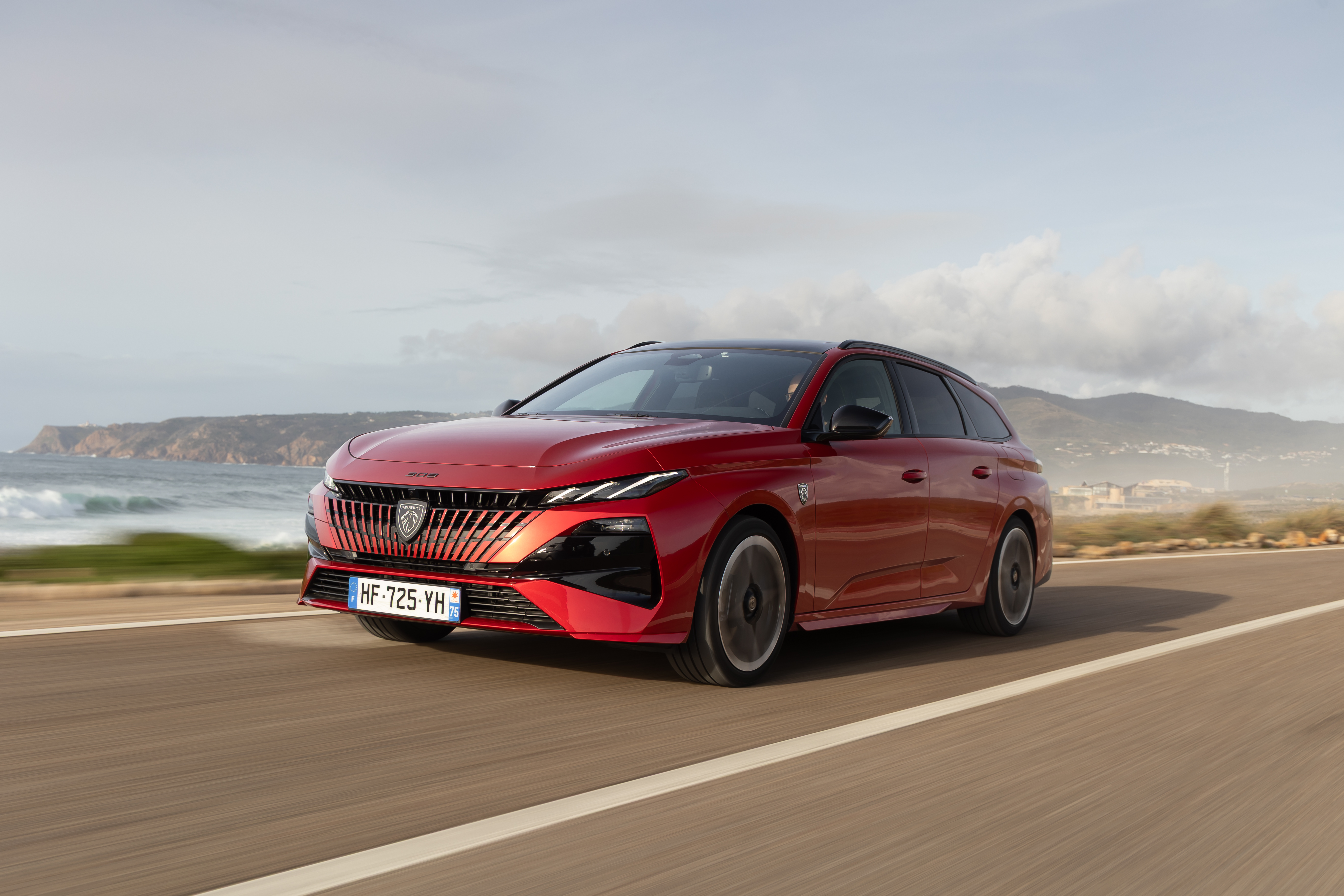 Die neugestaltete Frontpartie verleiht dem Franzosen einen markanten Auftritt. Foto: © Peugeot