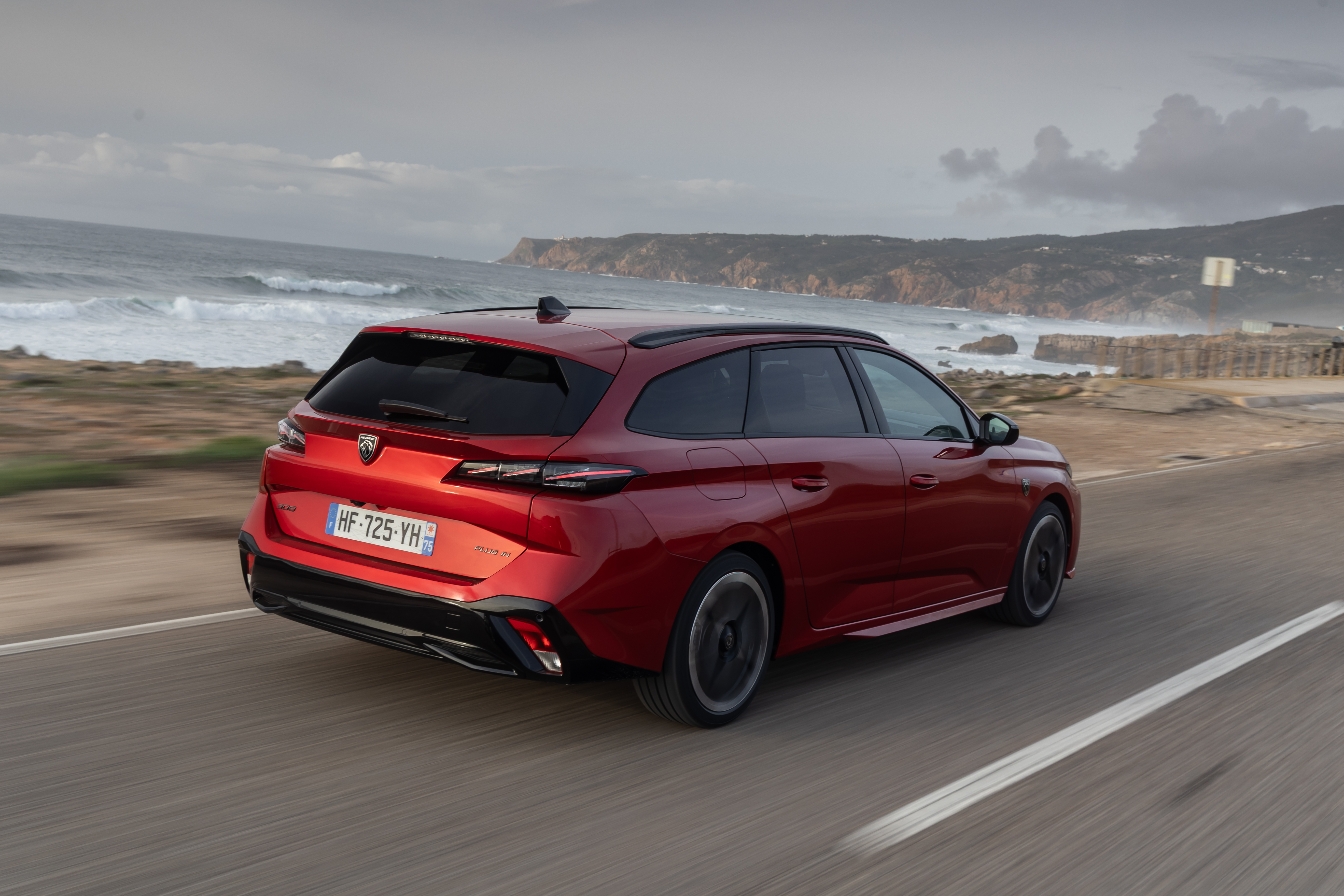 Die Reichweite des Plug-in-Hybriden hat sich auf bis zu 82 Kilometer erhöht. Foto: © Peugeot