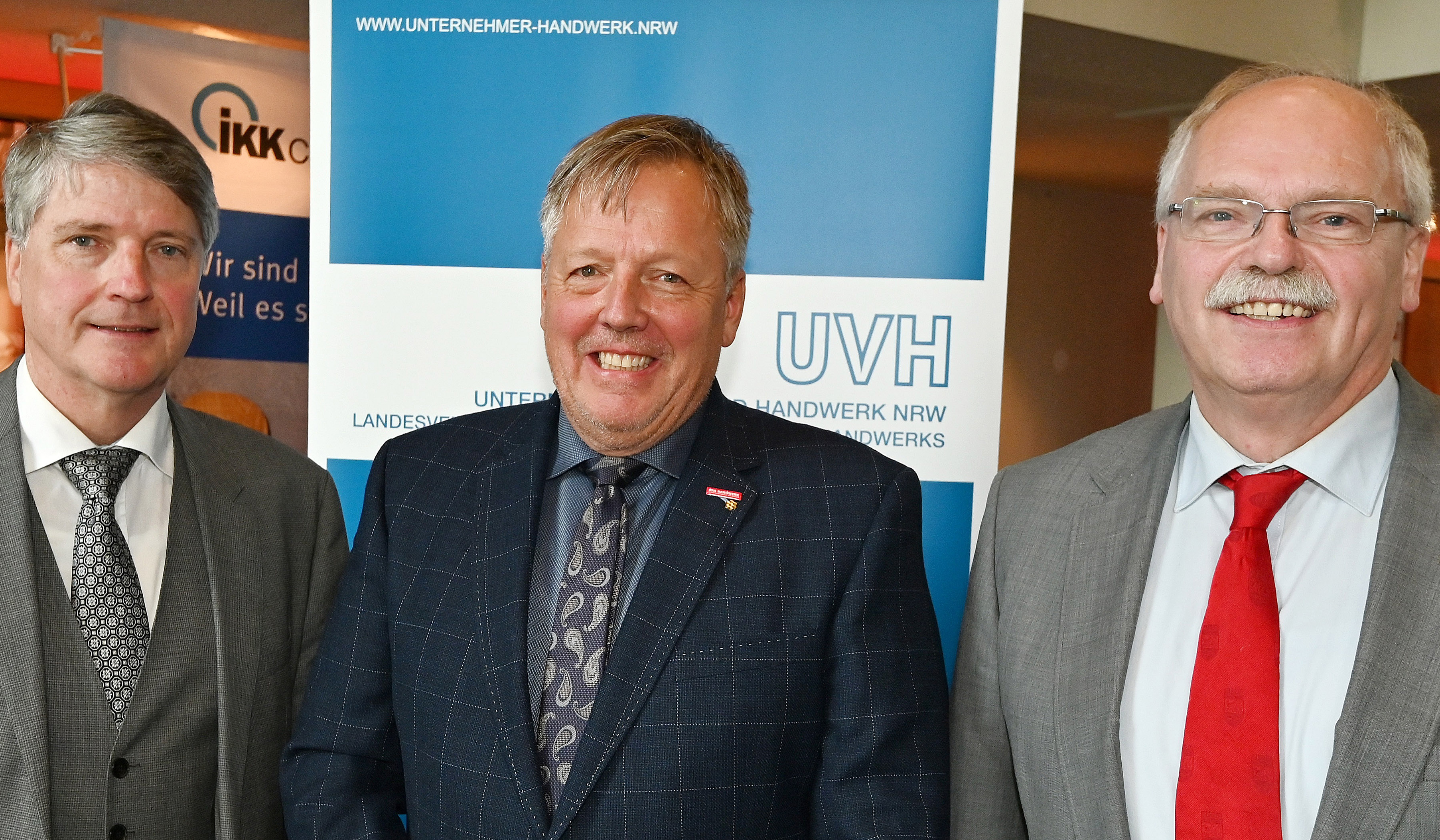 Bleiben drei weitere Jahre im Amt: UVH-Präsident Rüdiger Otto (M.) und die Vizepräsidenten Jörg von Polheim (r.) und Dominik Kruchen. Foto: © Wilfried Meyer / UVH