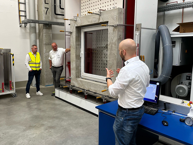 Hanno gibt als Mitglied der Gütegemeinschaft Gebäudeabdichtungssysteme sein Know-how sehr praxisnah an Verarbeiter weiter. Foto: © Hanno Werk GmbH & Co. KG