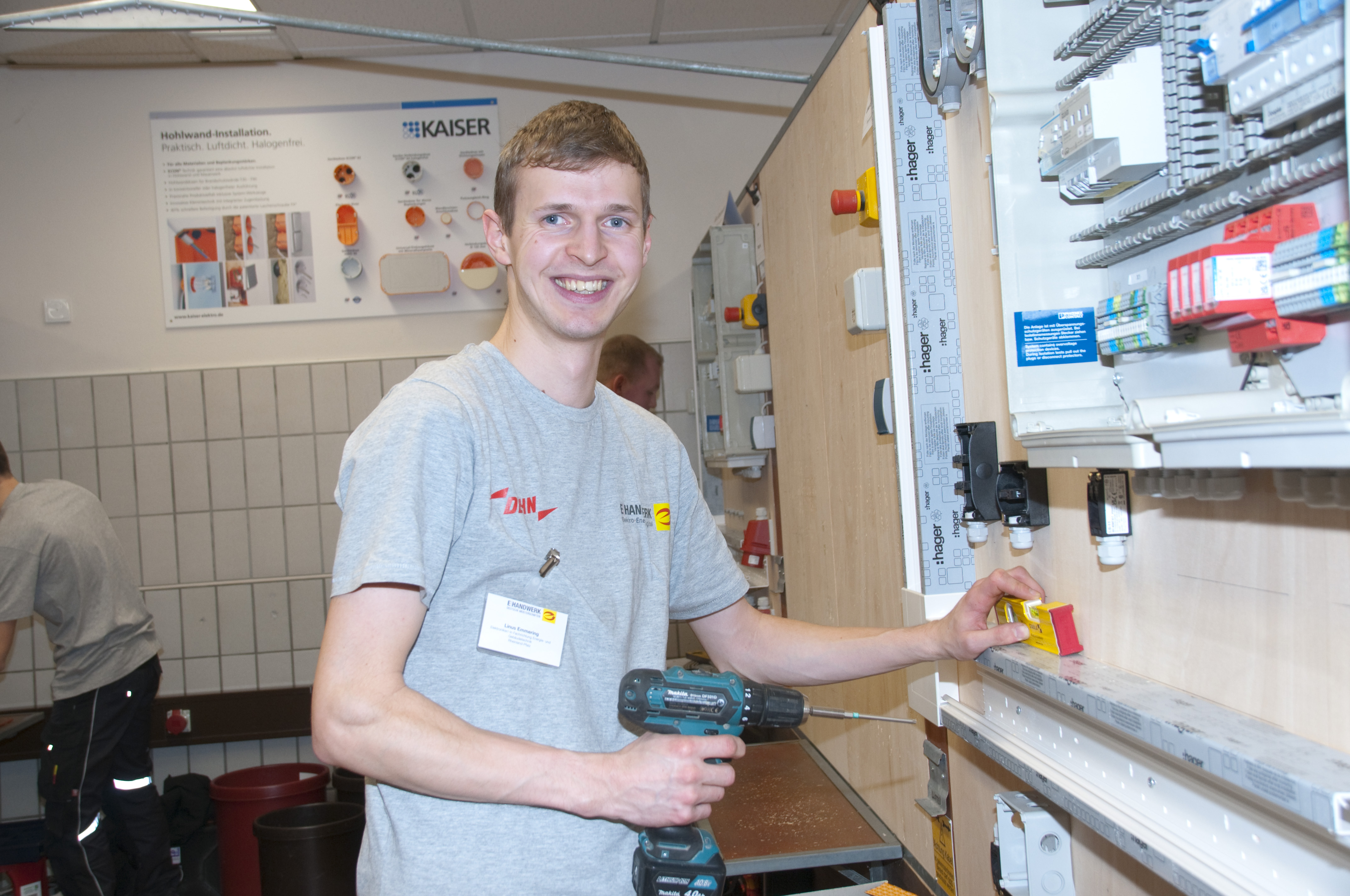 Linus Emmering hatte gleich doppelten Grund zur Freude: Als Deutscher Meister hat er sich auch das Ticket für die EuroSkills 2027 gesichert. Foto: © ZVEH/Jessica Franke