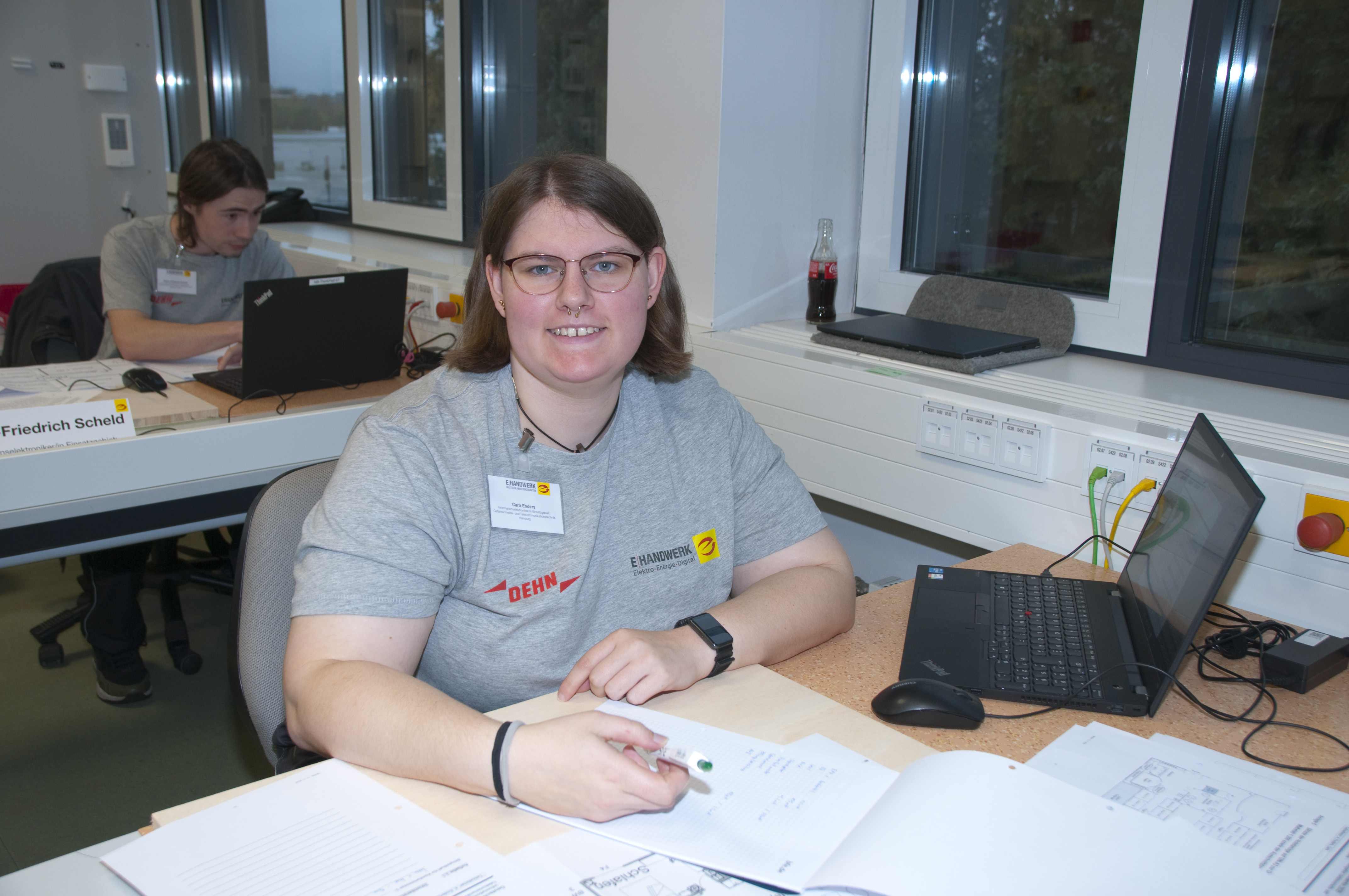 Bauer Elektroanlagen stellte gleich zwei Bundessieger, hier Informationselektronikerin Cara Enders Foto: © ZVEH/Jessica Franke