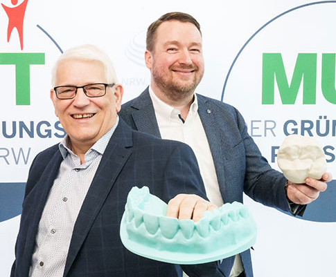 Marcus Kalb (rechts) und Bernd Krütt, Gründer von Prinoa Dental Foto: © NRW.BANK