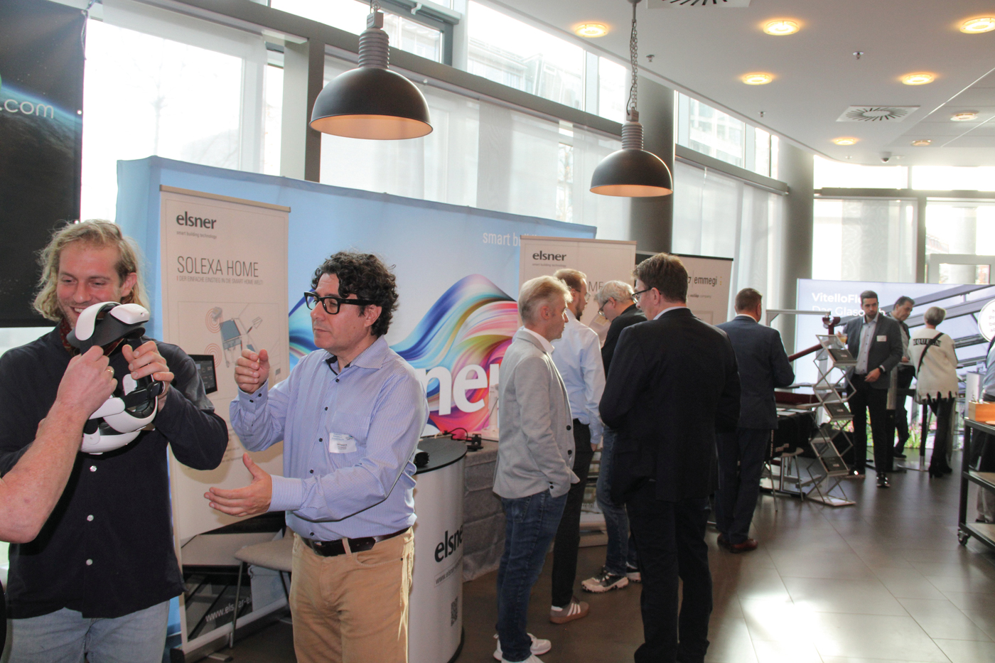 Die Wintergartentage wurden auch dieses Mal wieder von einer Foyer-Ausstellung begleitet, auf der f&uuml;r die Branche relevante Dienstleistungen und Produkte pr&auml;sentiert wurden. Foto: © BV Wintergarten