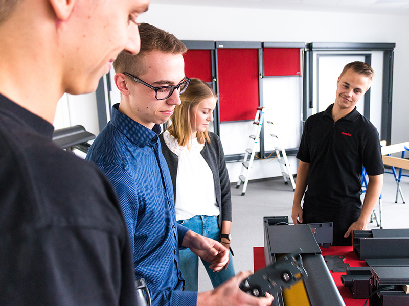 In internen und externen Workshops können die Auszubildenden neue Erfahrungen sammeln. Foto: © Markilux