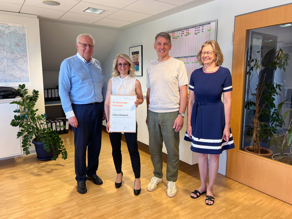 Andrea Belegante mit Hermann Hubing, Andreas Bognanni und Csilla Klausner (v.l.) Foto: © Fachverband Leben Raum Gestaltung Hessen/Rheinland-Pfalz