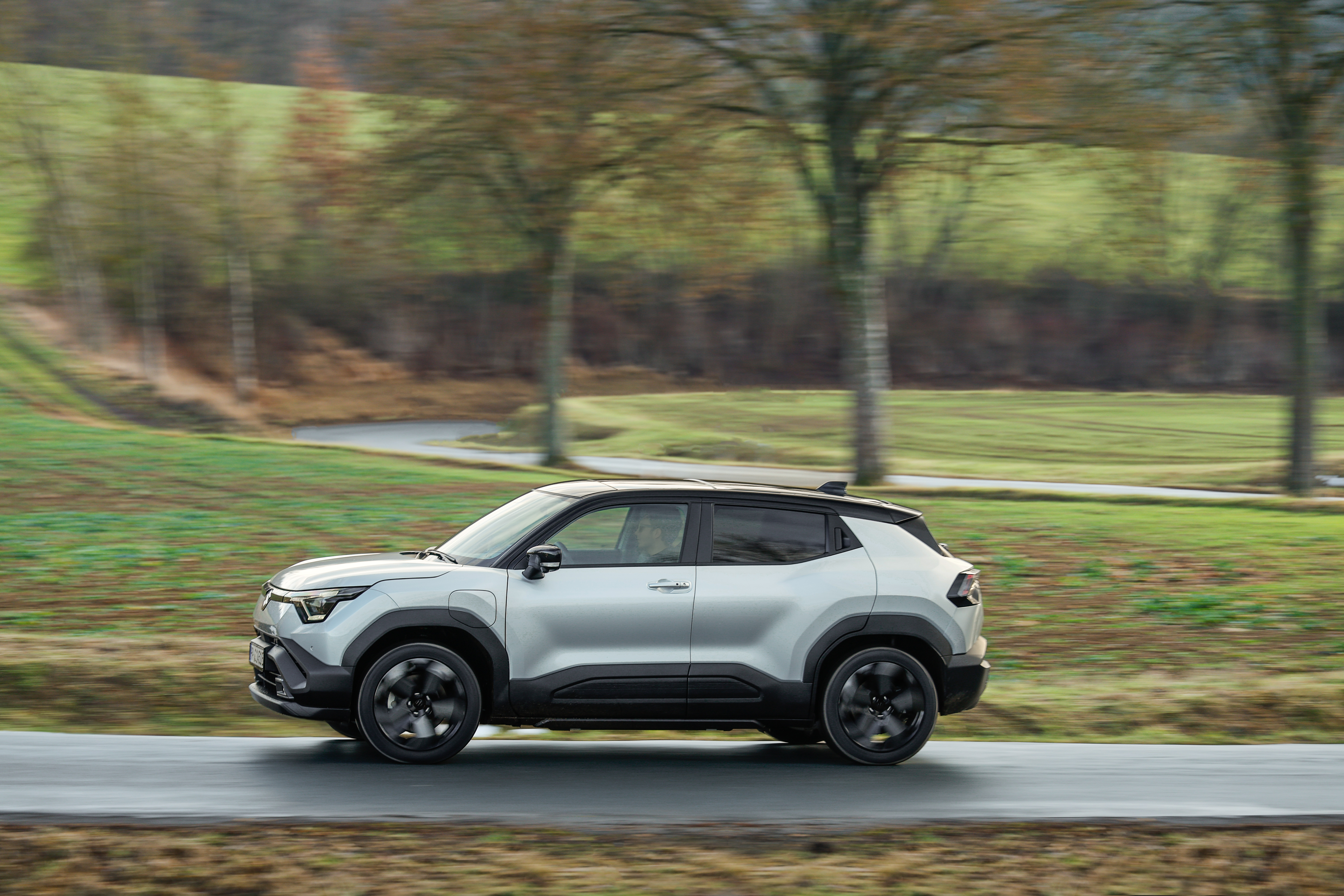 Kann on- und offroad: der Suzuki e Vitara. Foto: © Suzuki