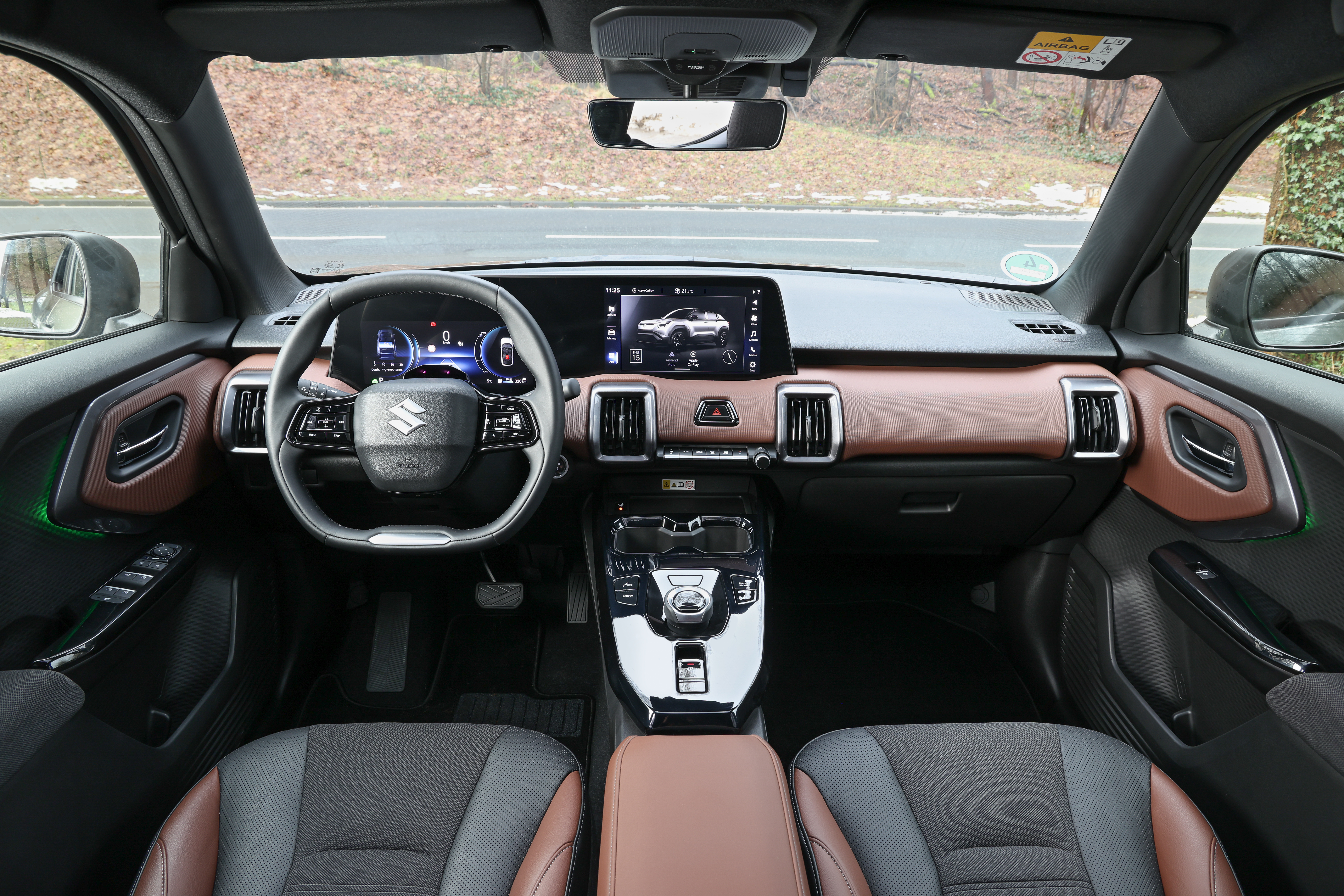 Der Blick auf das Cockpits des Suzukis e Vitara Foto: © Suzuki