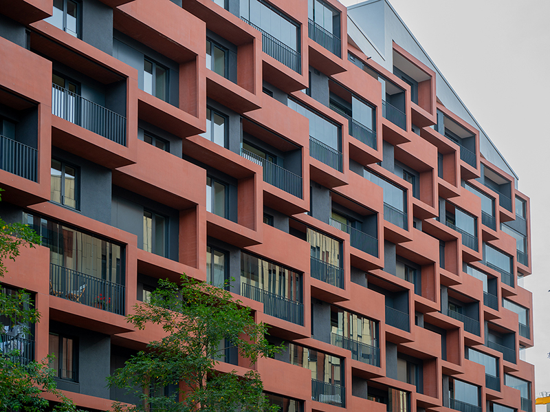 Wohnprojekt Eleven Decks in Hamburg: Qualit&auml;tsvolles Wohnen mit einer zeitgem&auml;-&szlig;en Isolierglasl&ouml;sung, realisiert von isophon glas mit Sanco Produkten. Foto: © Sanco