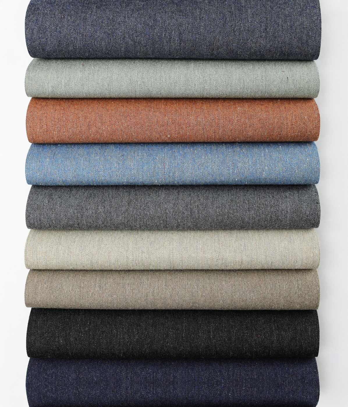 Die sorgf&auml;ltig nach Farbnuancen sortierten Garne werden ideal passend integriert &ndash; f&uuml;r eine authentische, charakteristische Optik. Foto: © Sunbrella