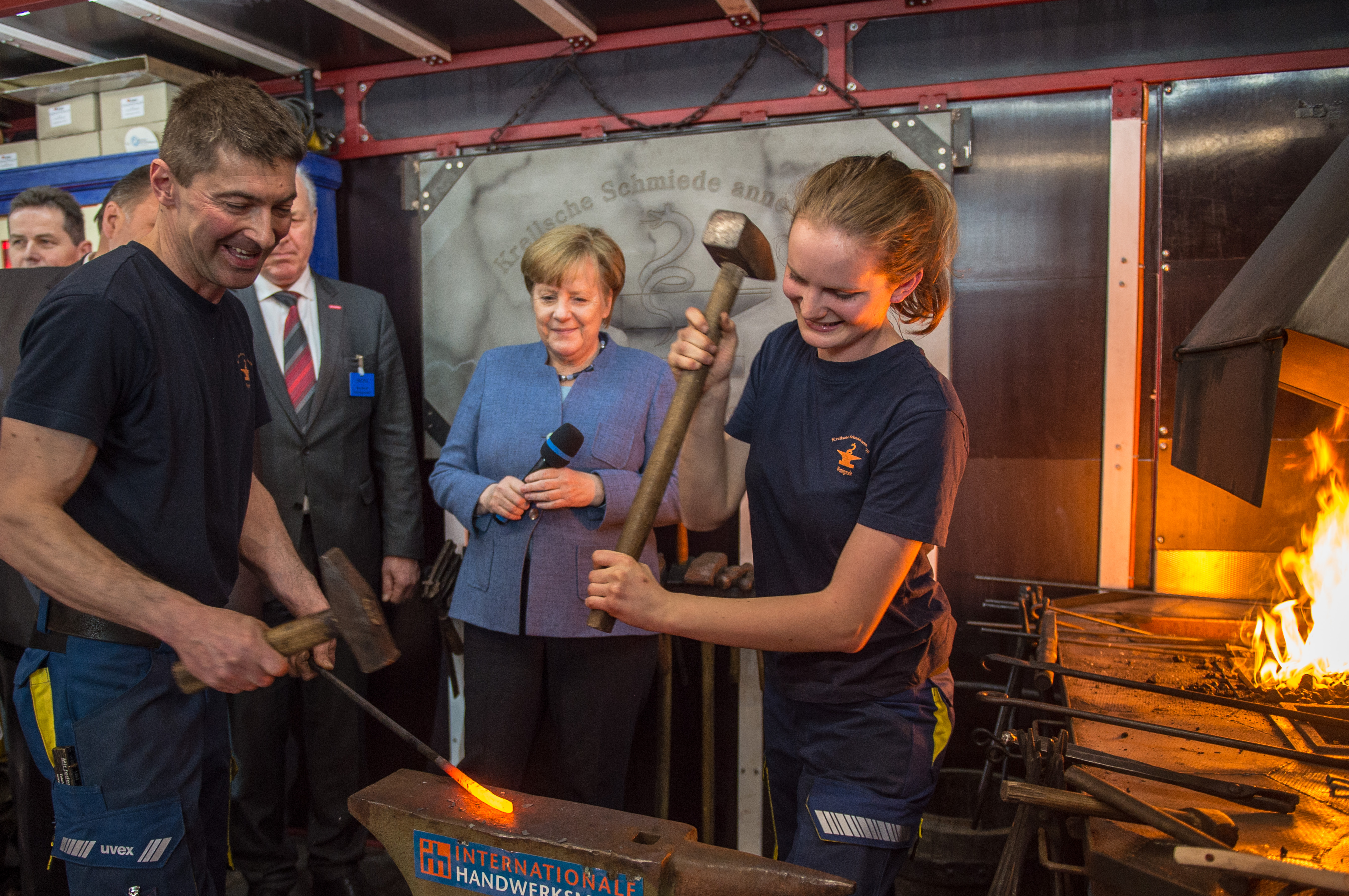 Messerundgang mit Bundeskanzlerin Dr. Angela Merkel im Rahmen des Münchener Spitzengesprächs der Deutschen Wirtschaft anlässlich der Internationalen Handwerksmesse in München. Foto: © GHM