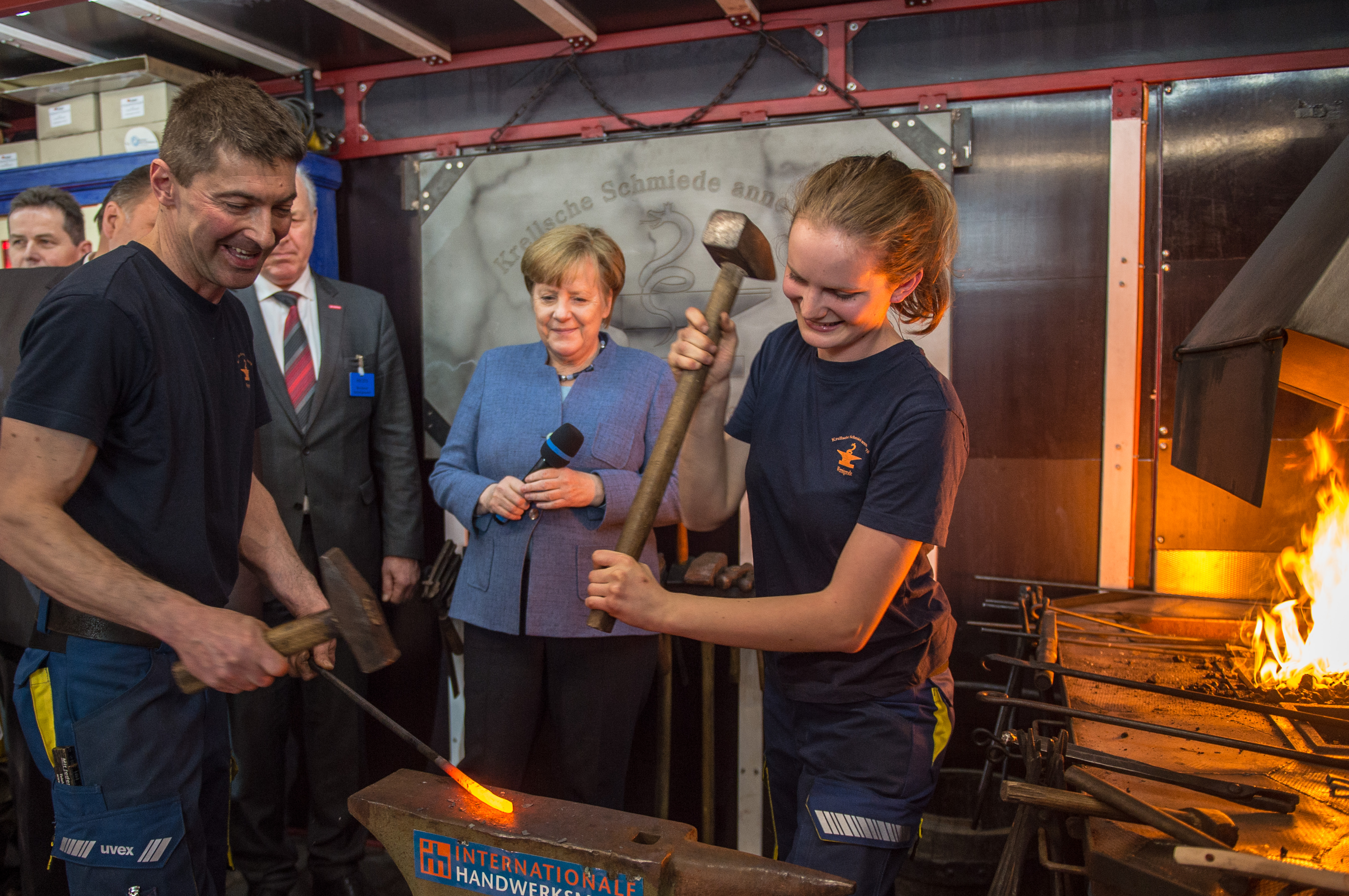 Messerundgang mit Bundeskanzlerin Dr. Angela Merkel im Rahmen des Münchener Spitzengesprächs der Deutschen Wirtschaft anlässlich der Internationalen Handwerksmesse in München. Foto: © GHM