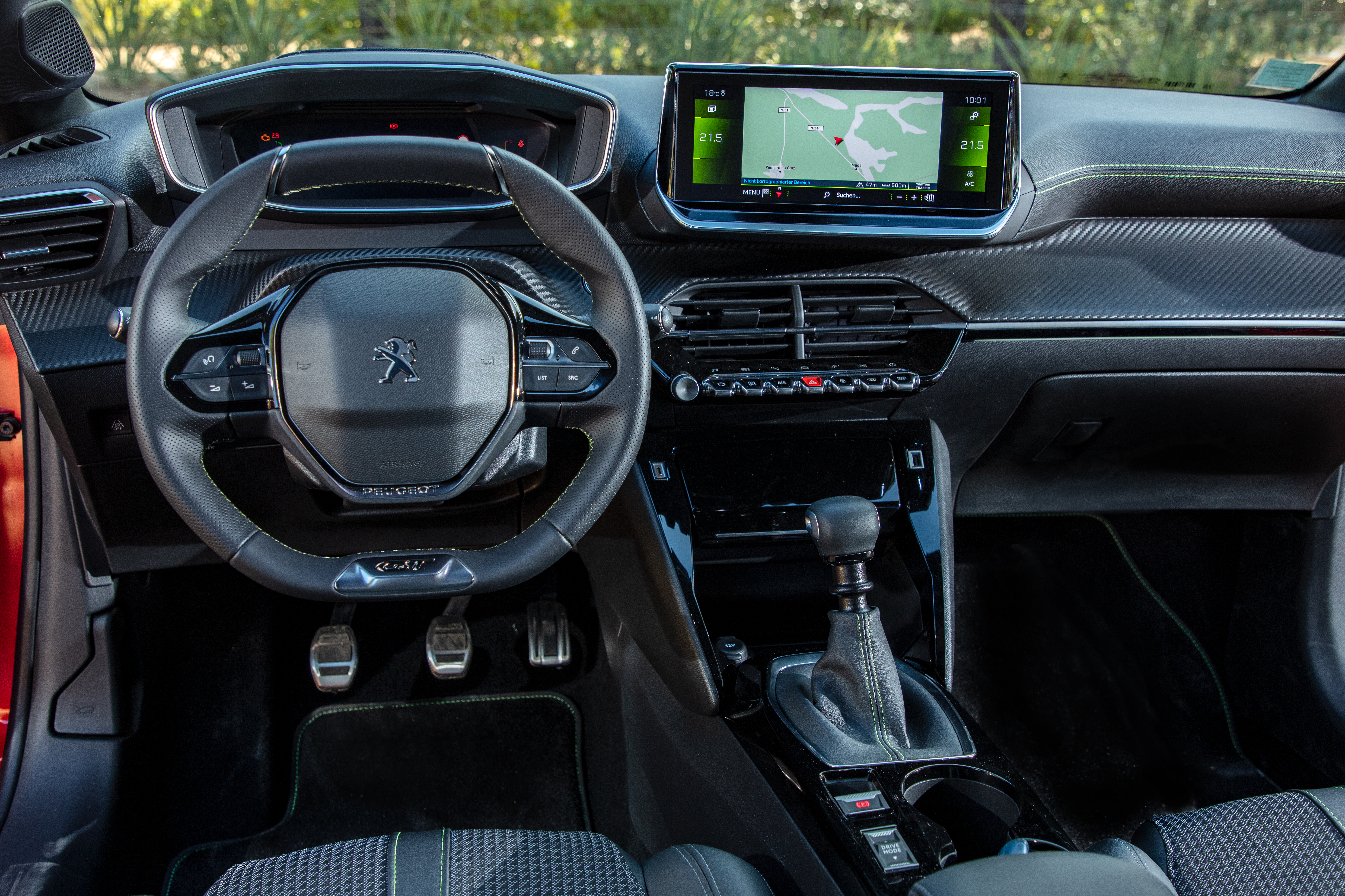 Der Multimedia-Touchscreen im Peugeot ist bis zu 10 Zoll groß. Foto: © Peugeot