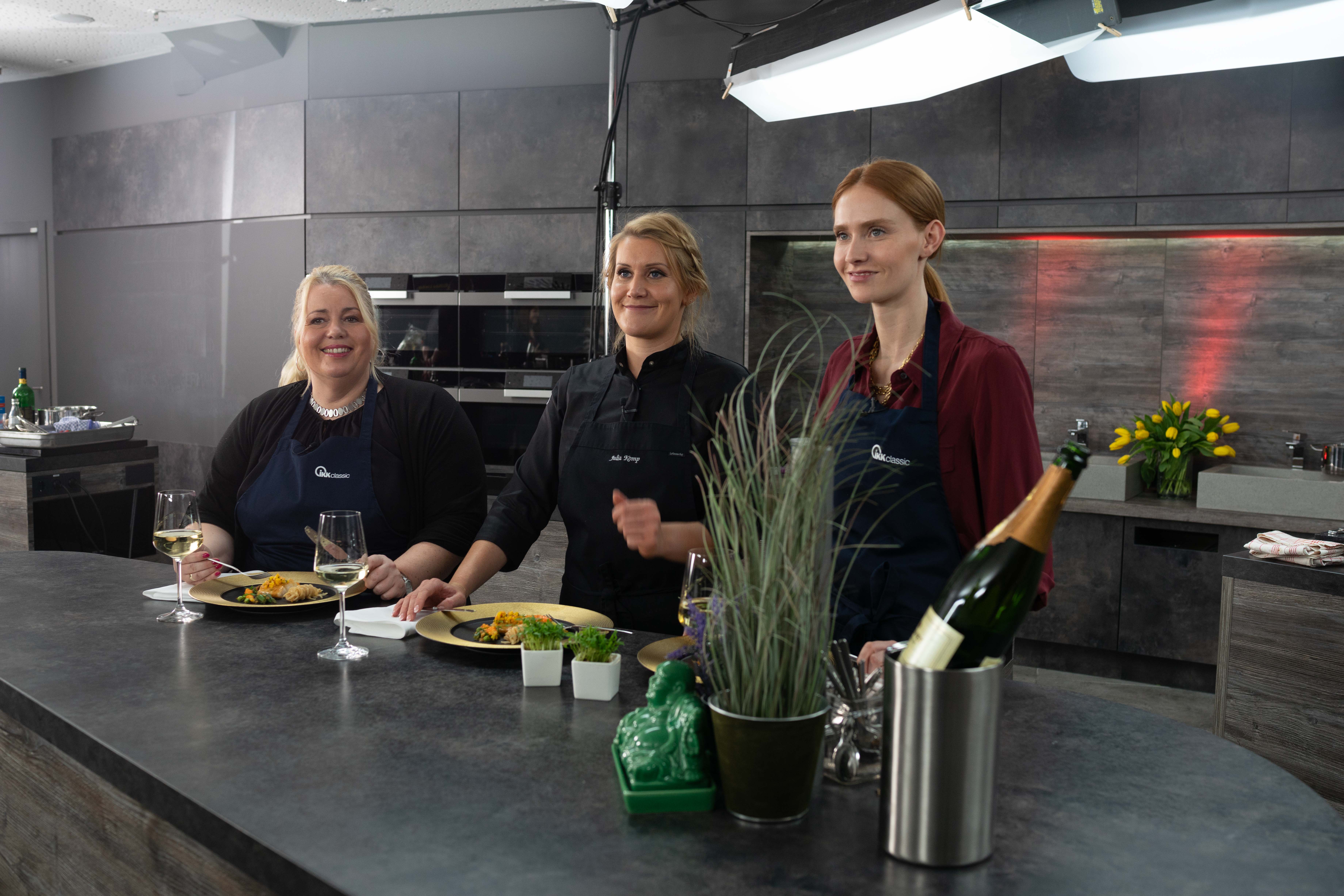 V.l.n.r.: Sandra Calmund-Föller, Julia Komp und Sandra Hunke. Wir waren ein tolles Trio, zeigte sich Sandra Calmund-Föller nach den Dreharbeiten mehr als begeistert. Foto: © SB-Candy-Event