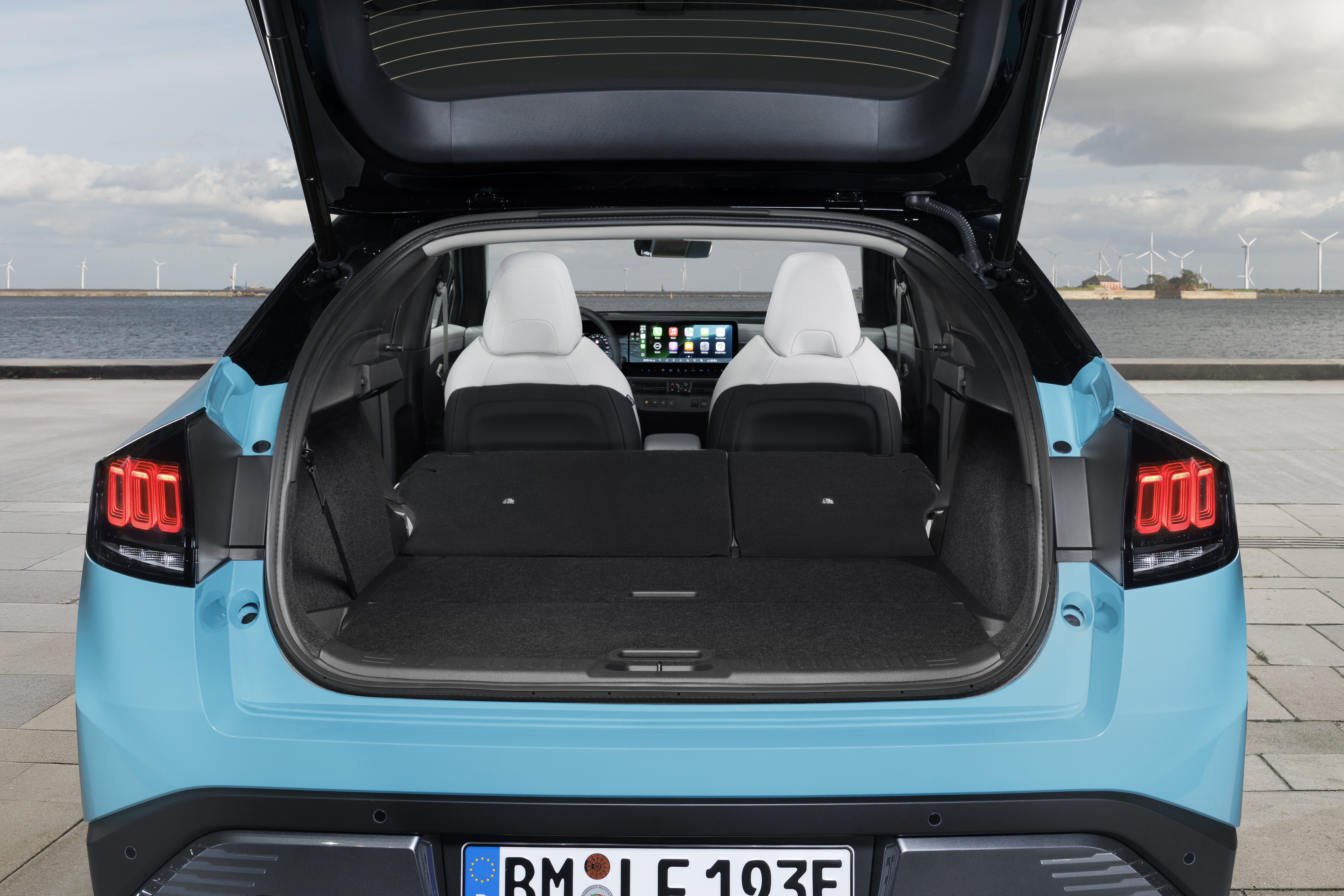 Dank doppeltem Ladeboden bleibt die Fl&auml;che auch nach dem Umklappen sch&ouml;n eben. Foto: © Nissan