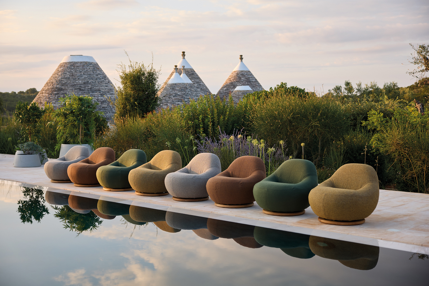 Die Neuheiten dieses Jahres pr&auml;sentieren Designs, die sowohl Raum f&uuml;r Geselligkeit als auch f&uuml;r R&uuml;ckzug schaffen.  Foto: © Cane-line