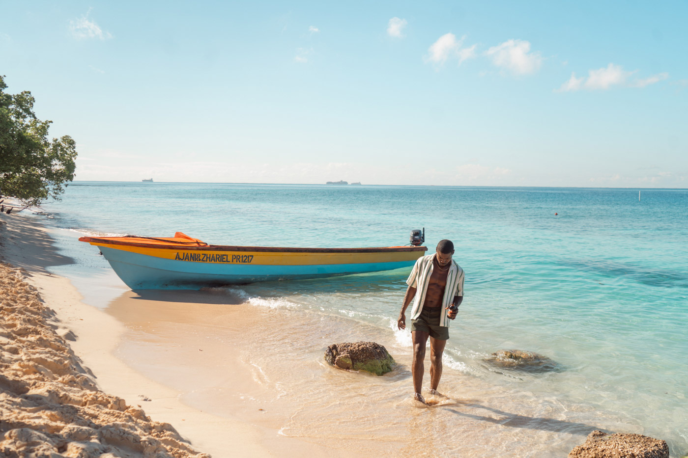 Das Ufer des Karibischen Meeres l&auml;dt zu entspannten Strandspazierg&auml;ngen ein. Foto: © Jamaica Tourism Board