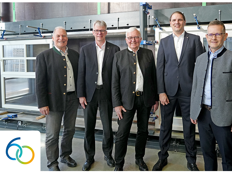 Die Gesch&auml;ftsf&uuml;hrung und drei Institutsleiter (links im Bild) haben in den letzten 20 Jahren das ift Rosenheim gemeinsam mit den Mitarbeitenden zu einer international renommierten Institution entwickelt. (v.l.): Prof. Ulrich Sieberath, Prof. J&ouml;rn Peter Lass, Prof. Dr.-Ing. Winfried Heusler, Michael Breckl-Stock und Dr. Jochen Peichl). Foto: © ift Rosenheim