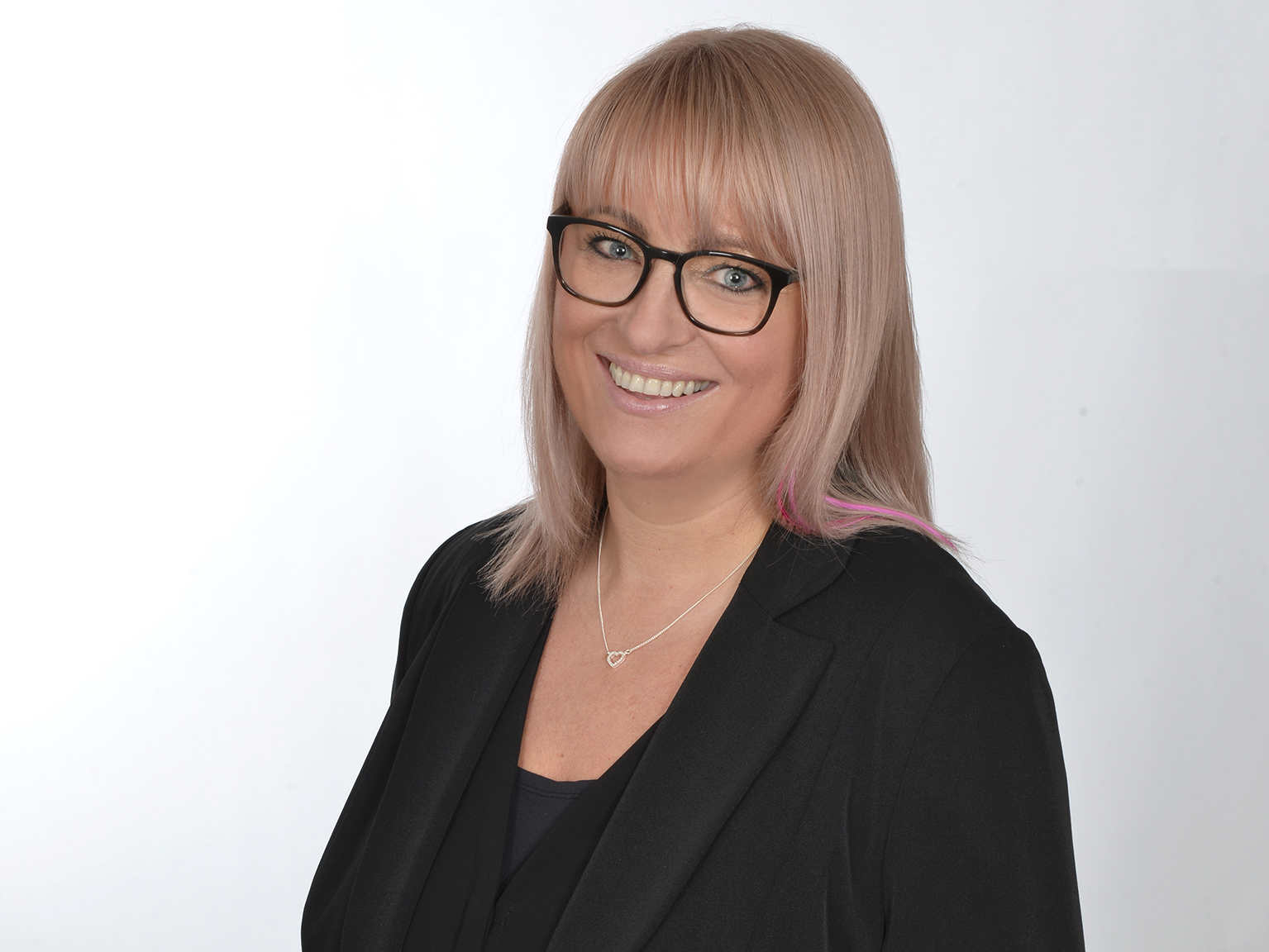 Friseurmeisterin Sabine Sch&ouml;mann-Kuhnen bekommt Anfragen von Barber-Shops, ob sie als Meisterin zur Verf&uuml;gung stehen w&uuml;rde. Foto: © privat