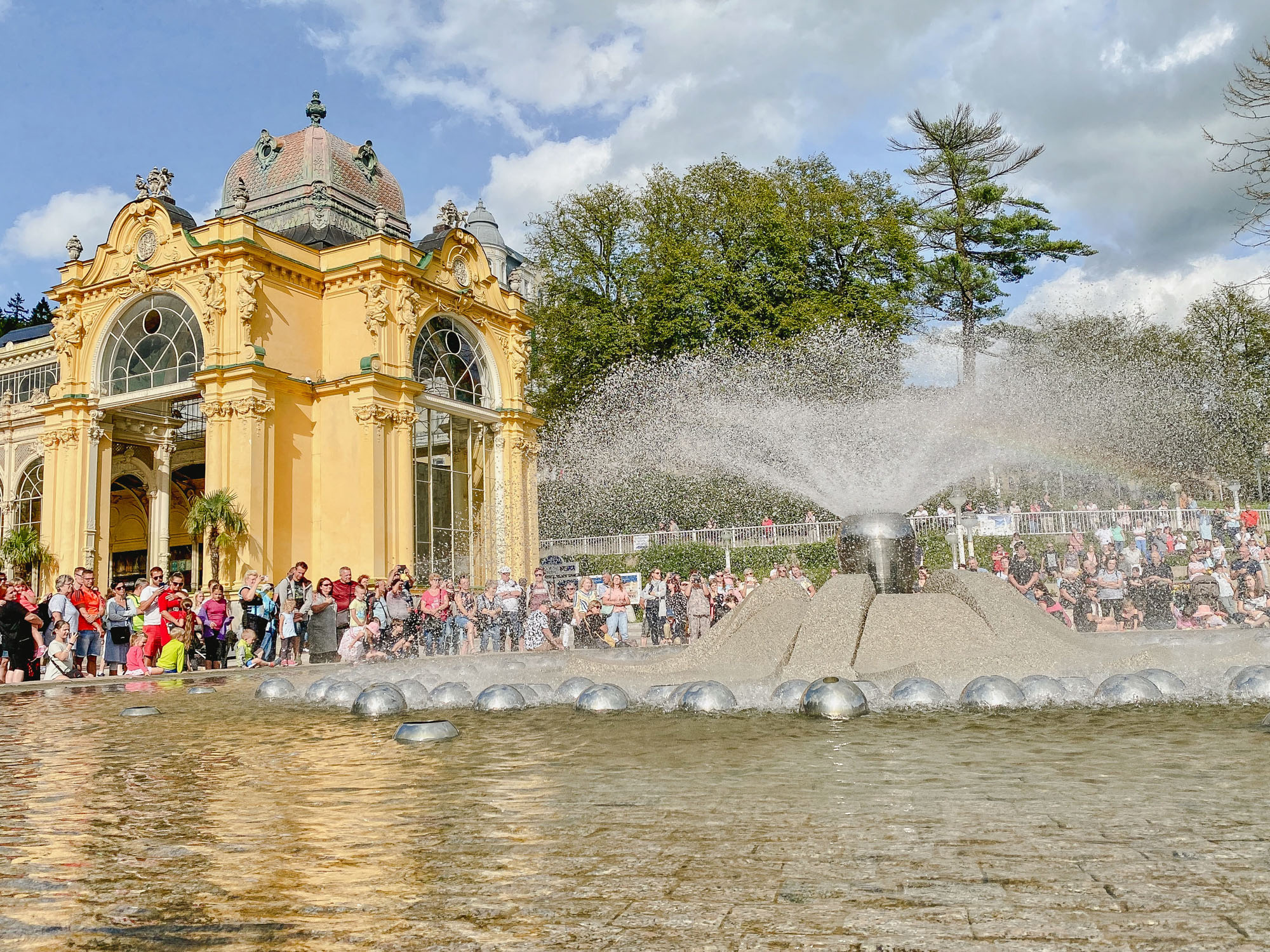 Ein Touristen&shy;magnet ist die &raquo;Singende Font&auml;ne&laquo; in Marienbad. Foto: © Kirsten Rick