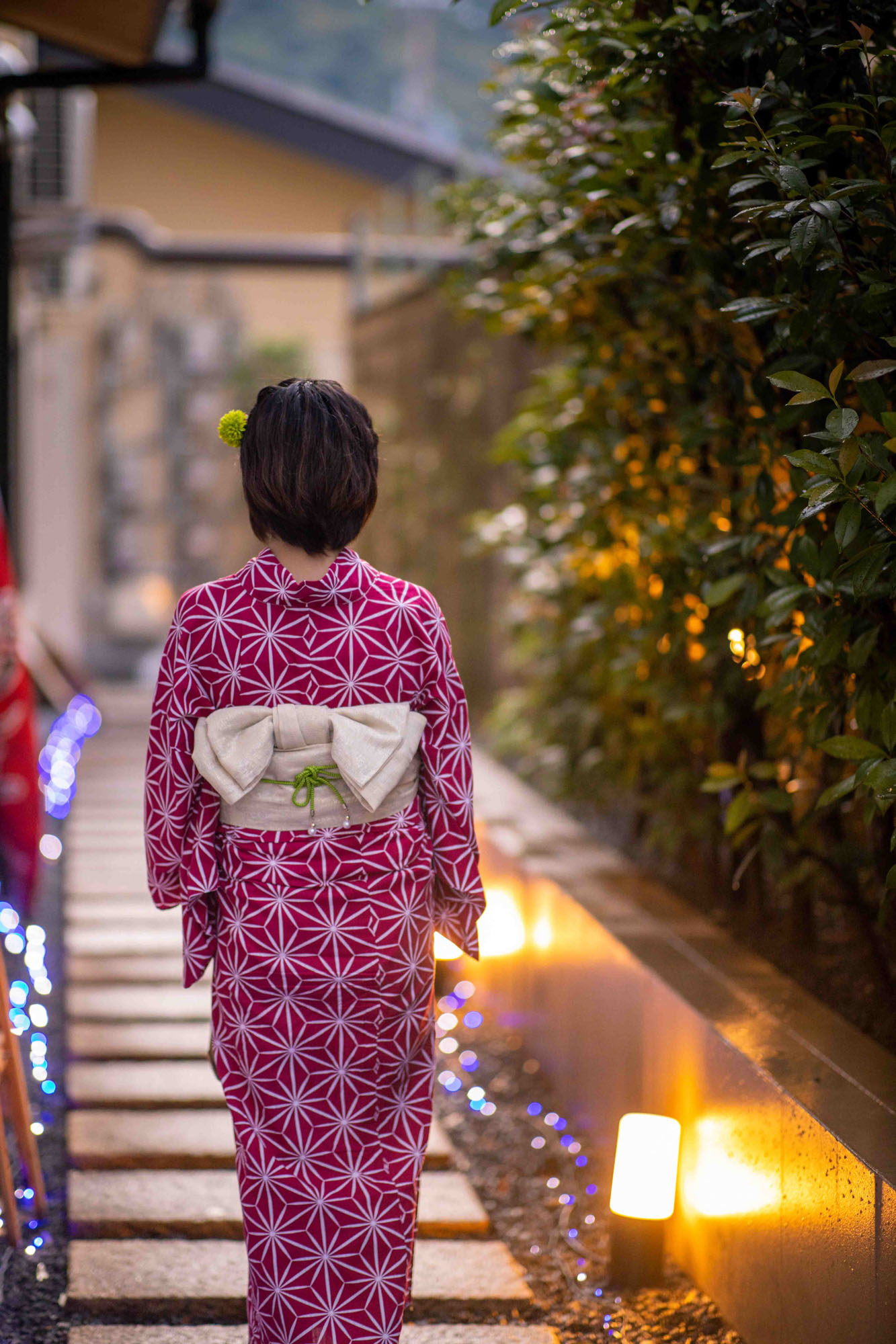 Der tradi&shy;tionelle Yukata (Baumwollkimonos) wird von Frauen wie M&auml;nnern getragen. Das Modell f&uuml;r die Herren f&auml;llt &shy;dezenter aus. Foto: © iStock.com/Satoshi-K