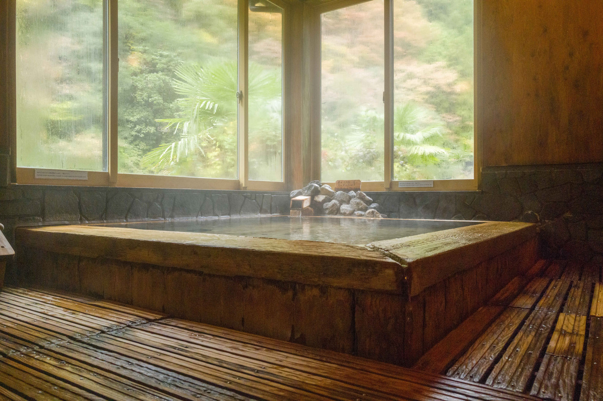 Ein Indoor-Onsen f&uuml;r die Privatsph&auml;re. Foto: © iStock.com/Florent Martin